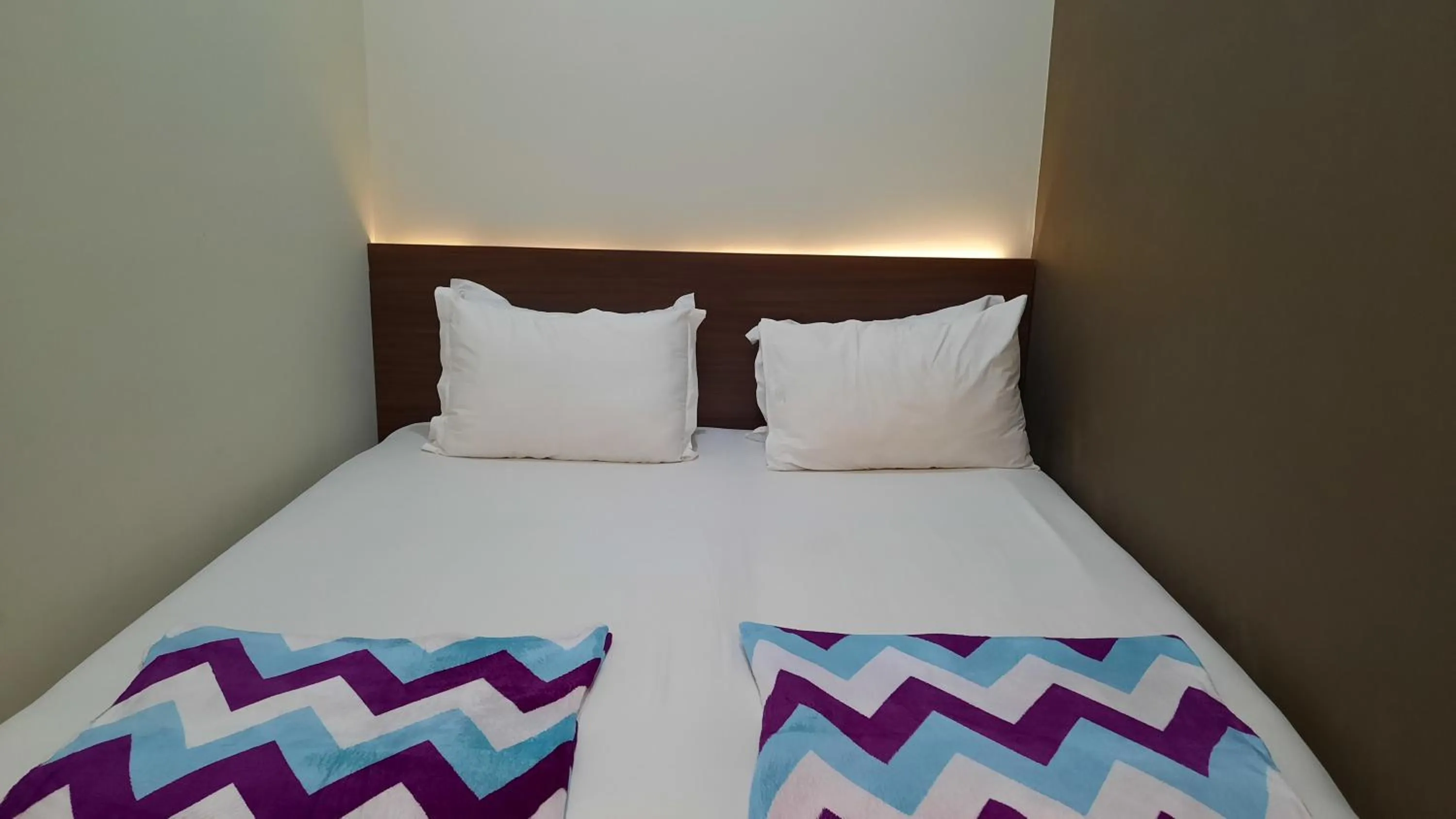 Bed in The Peak Guest House