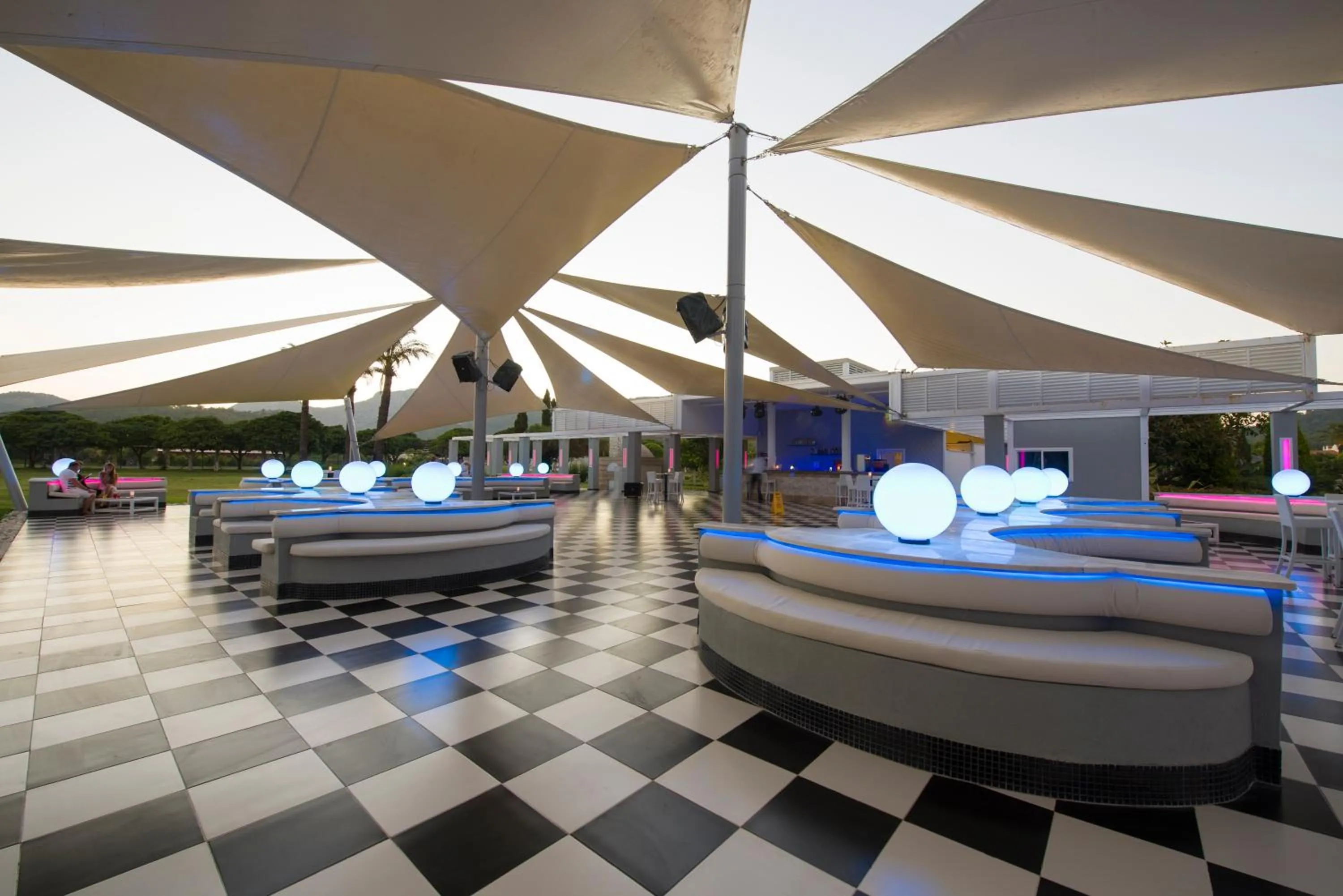 Evening entertainment in TUI BLUE Tropical