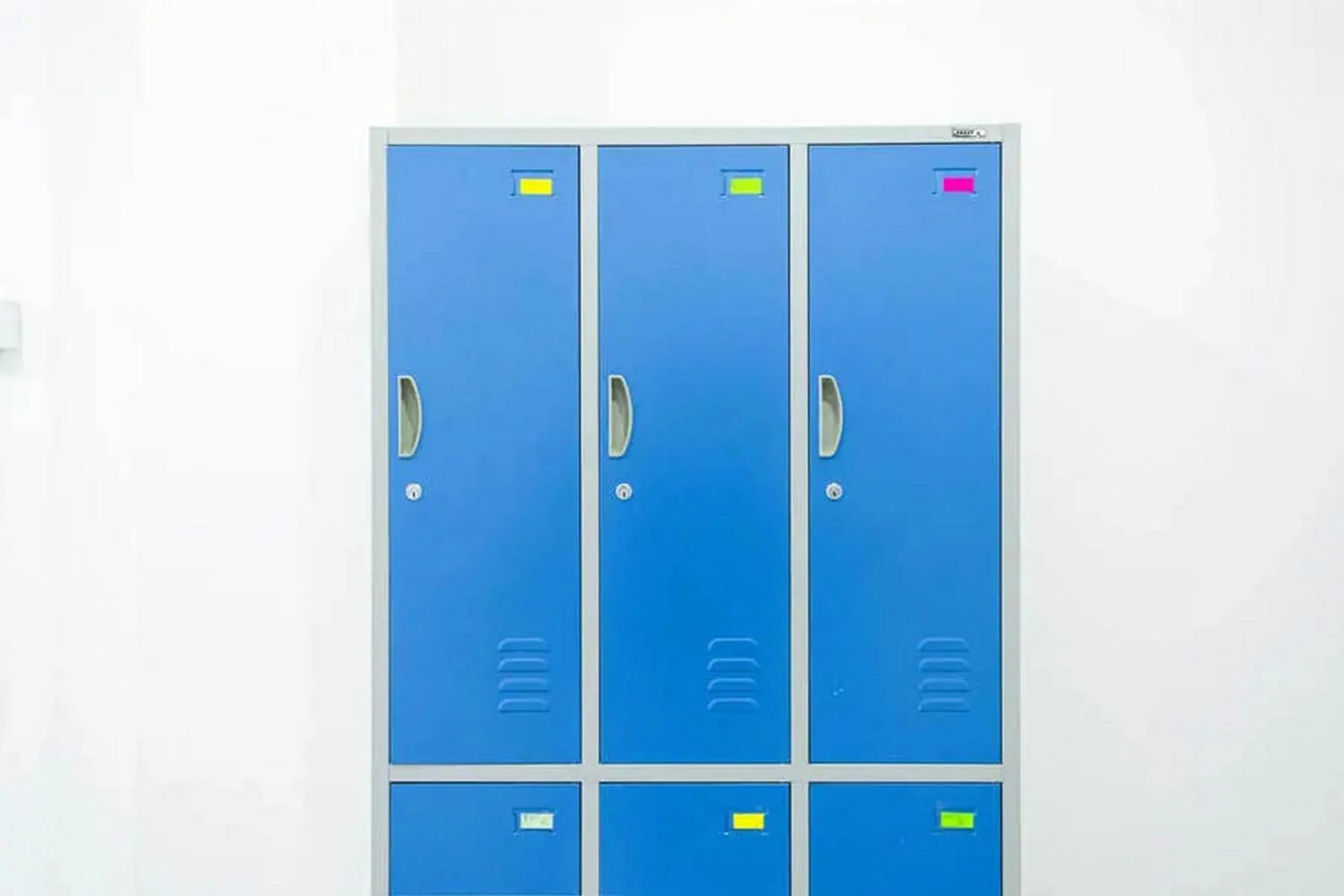 microwave in RedDoorz Hostel near Taman Puring