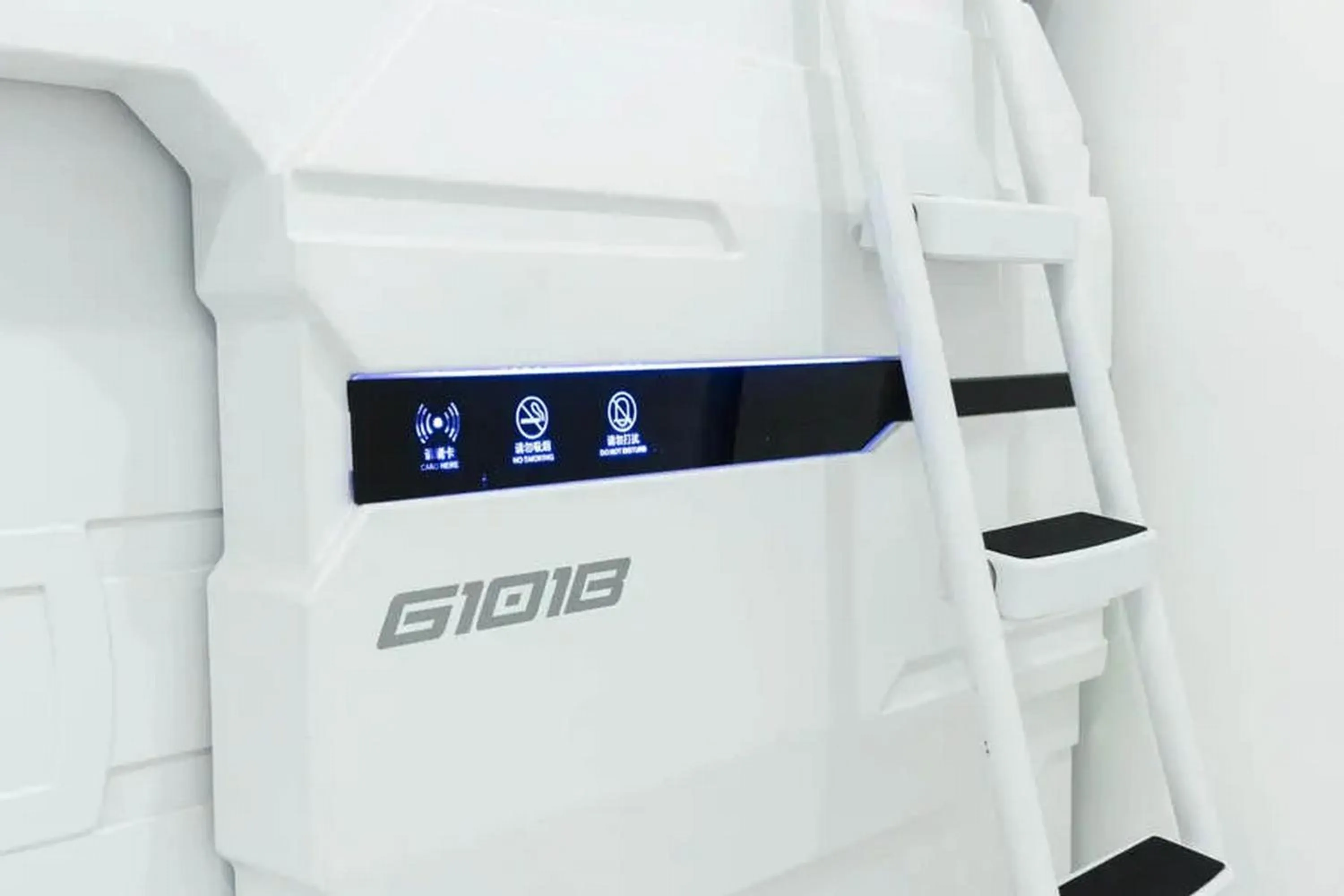 Bedroom in RedDoorz Hostel near Taman Puring