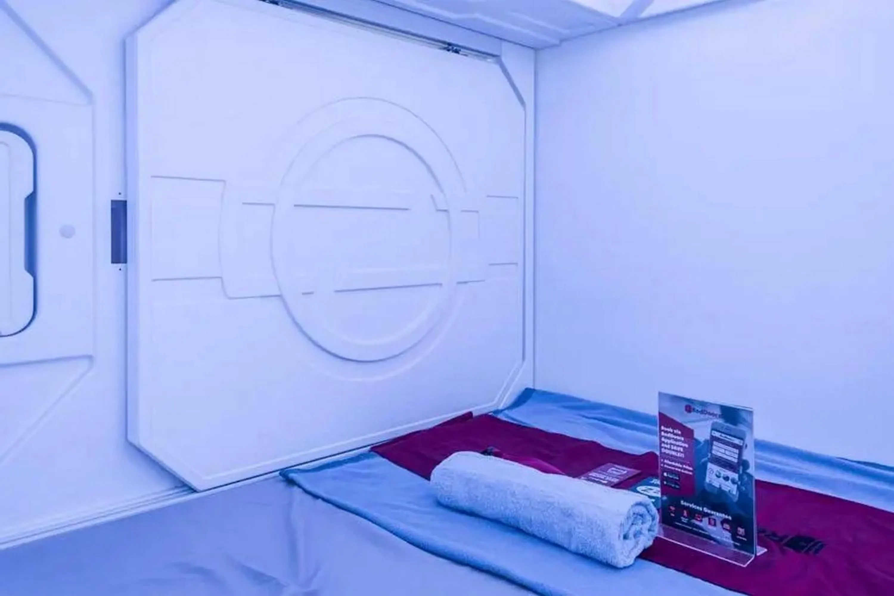 Bedroom, Bed in RedDoorz Hostel near Taman Puring