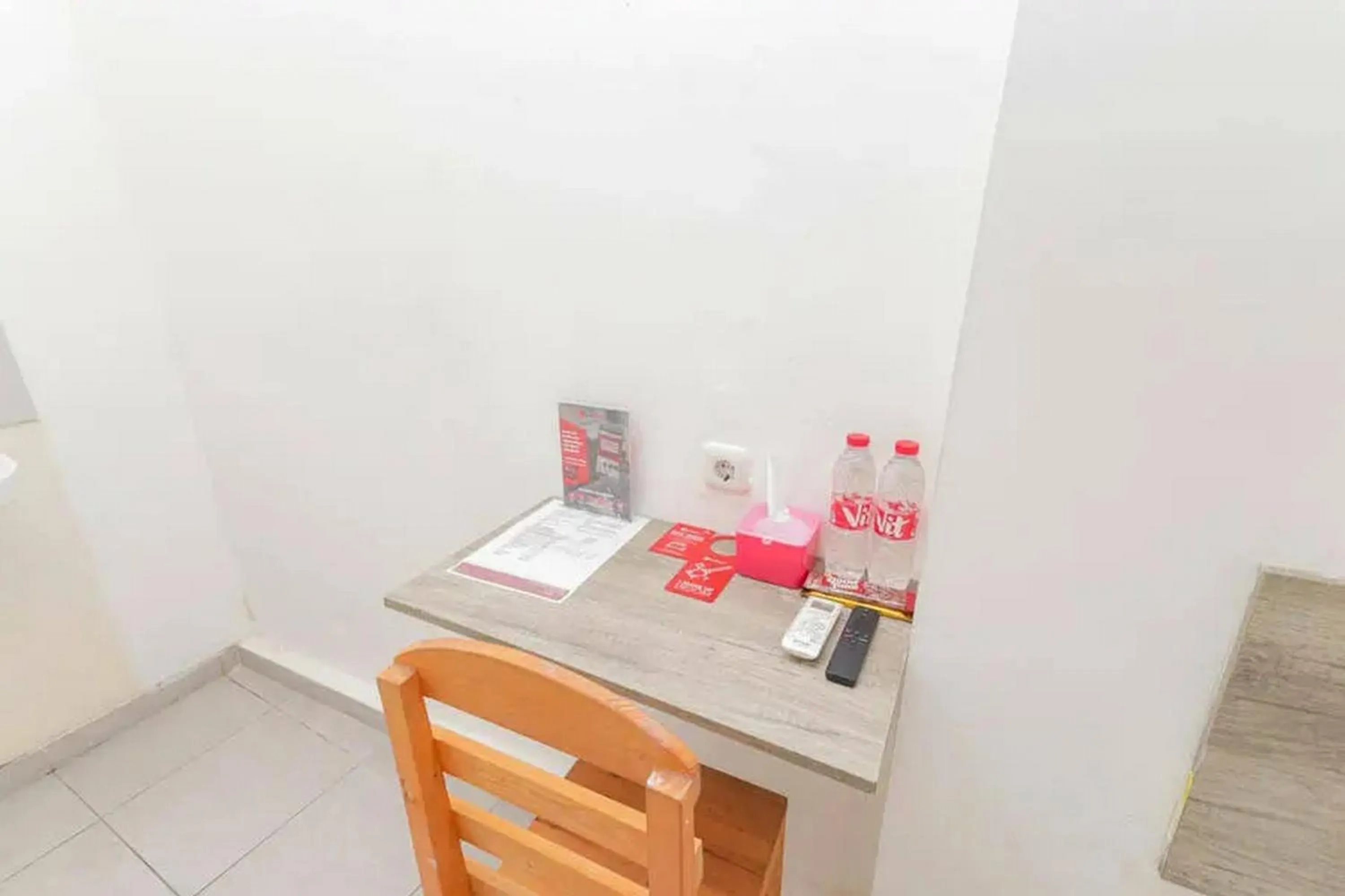 hair dresser in RedDoorz near Kaza Mall Surabaya