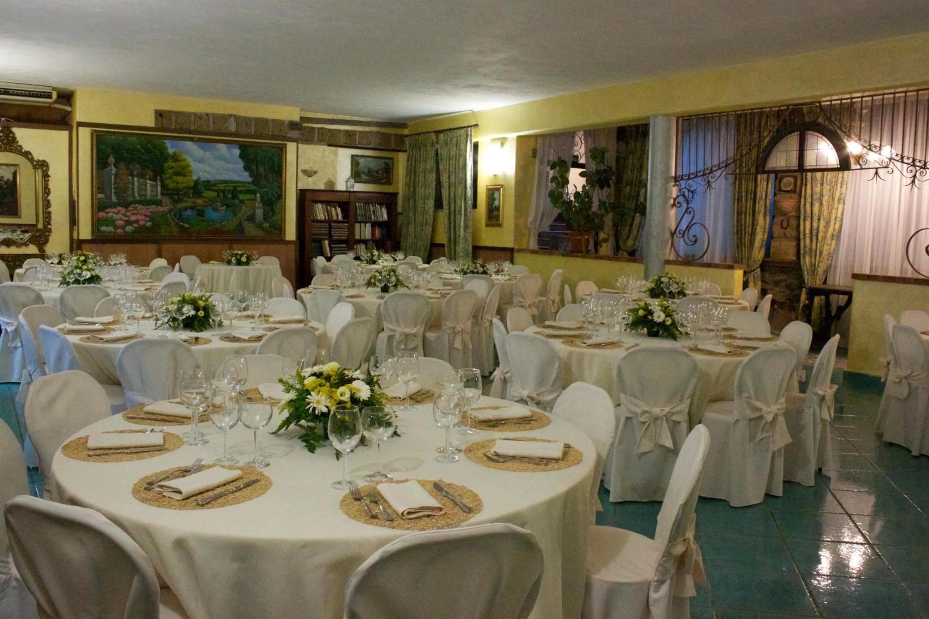 Restaurant/places to eat in Hotel Antico Residence Roma