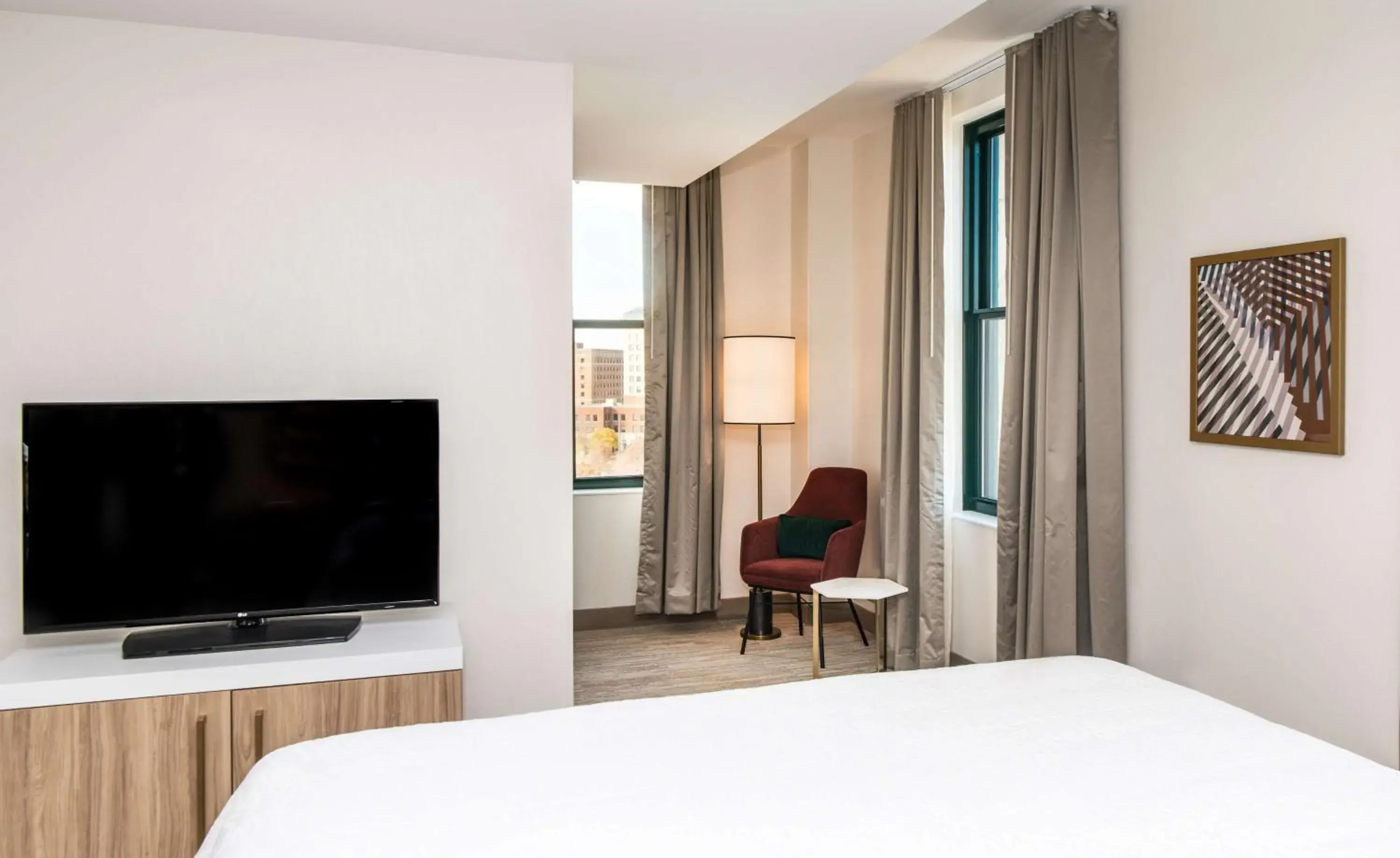 Deluxe Corner King Room in Hilton Garden Inn Flint Downtown Deluxe Corner King Room in Hilton Garden Inn Flint Downtown