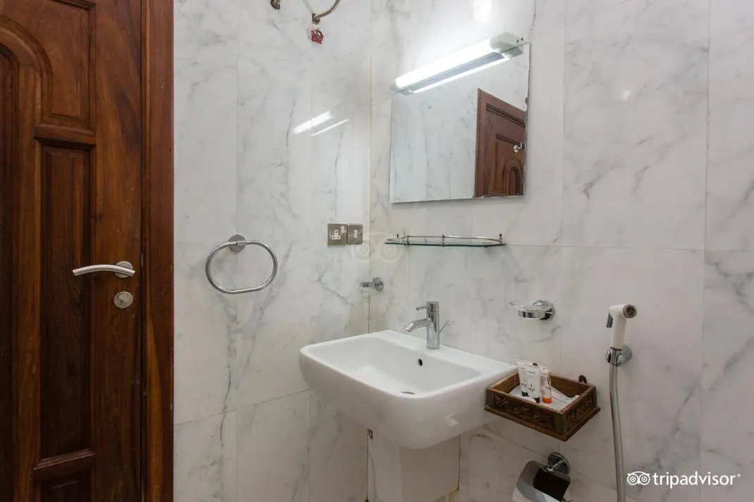 Bathroom in Al-Minar Hotel