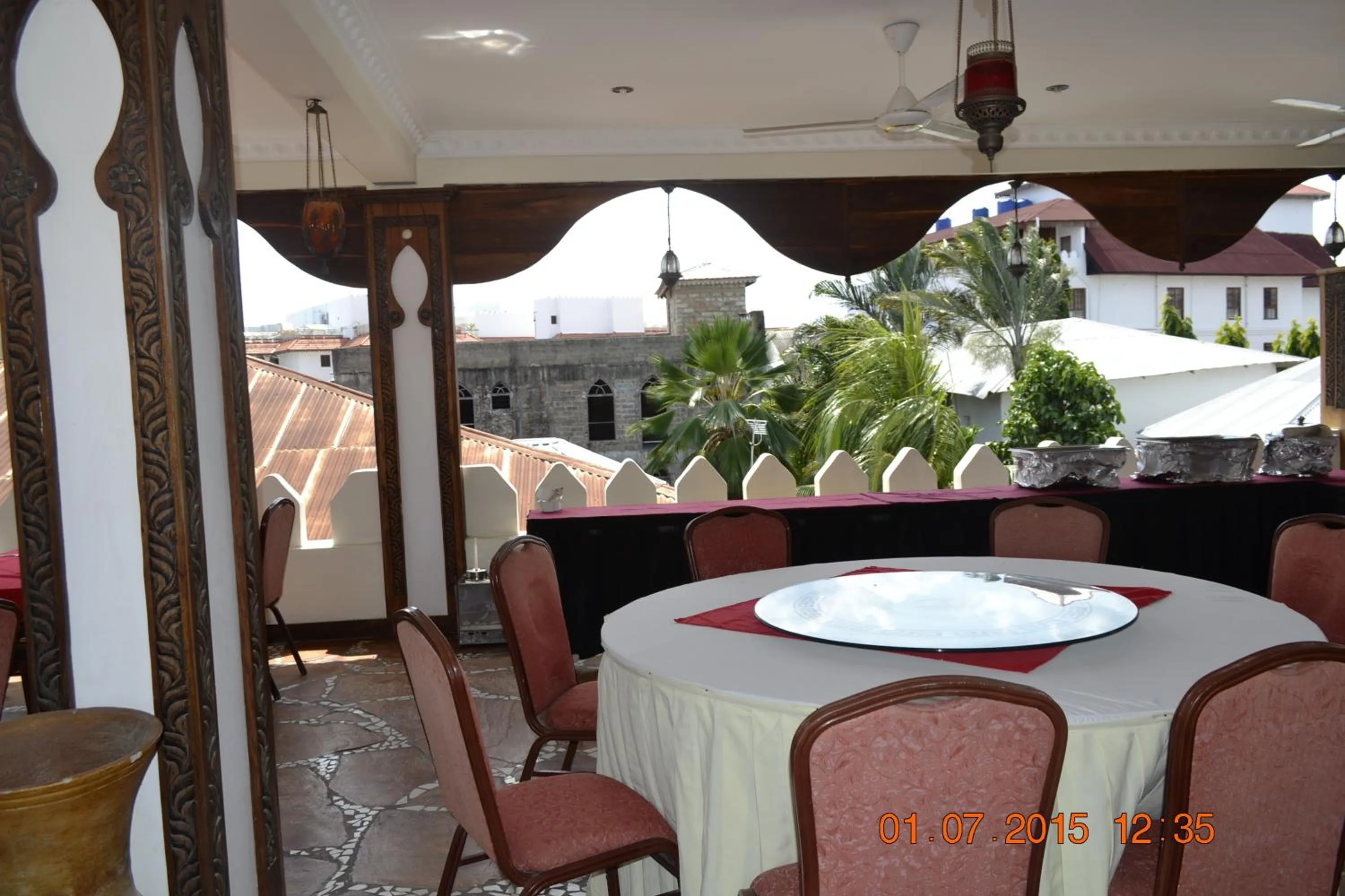 Restaurant/places to eat in Al-Minar Hotel