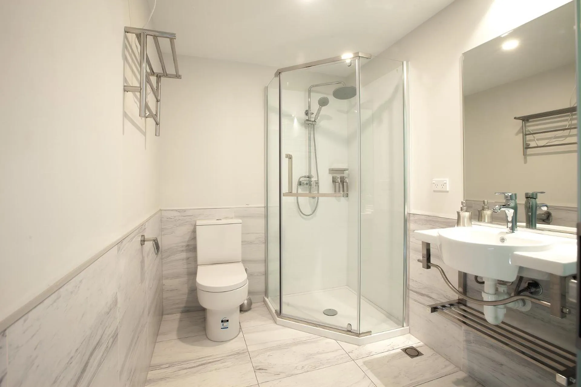 Bathroom in The Salisbury Business Class