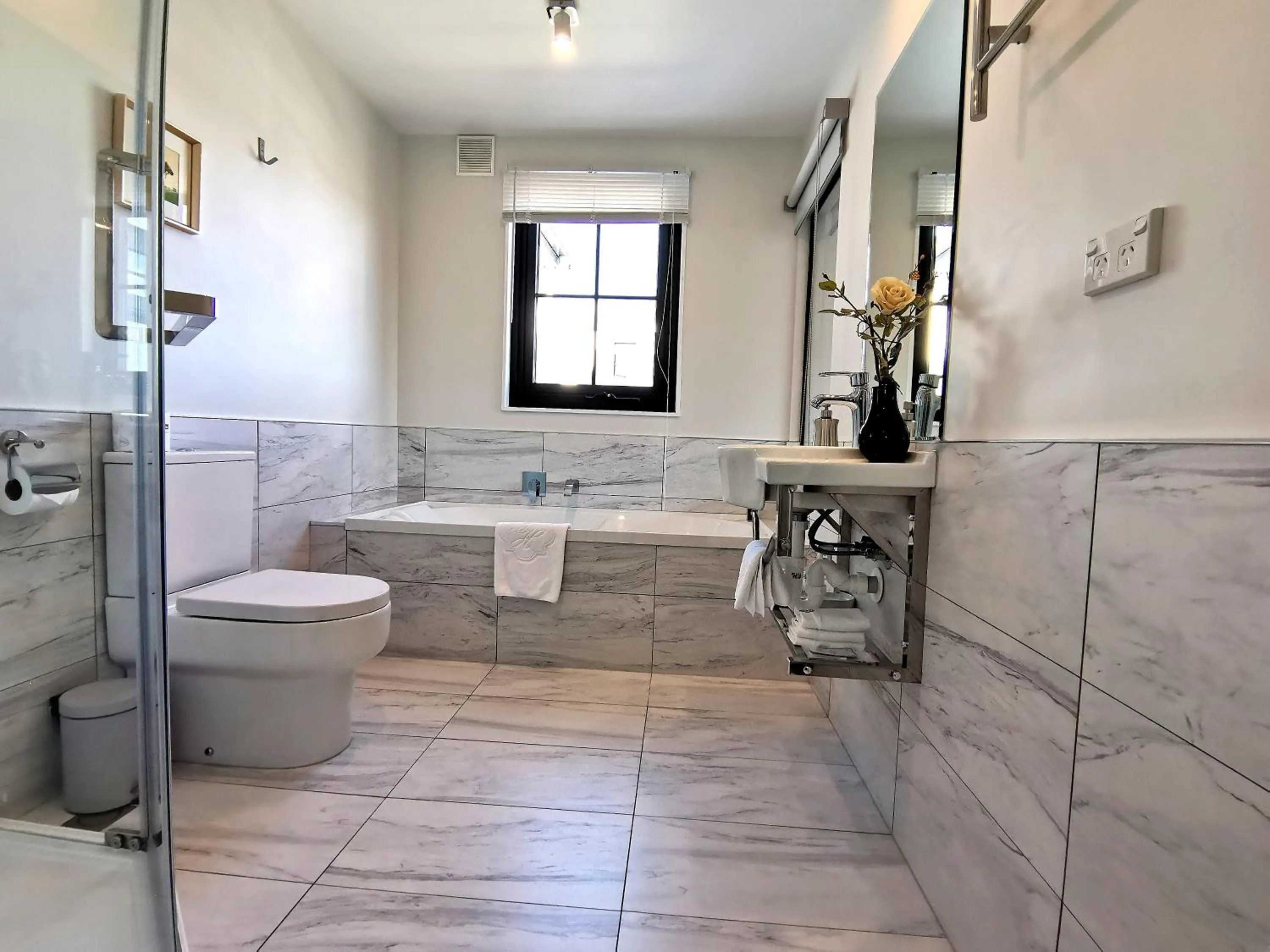 Shower in The Salisbury Business Class