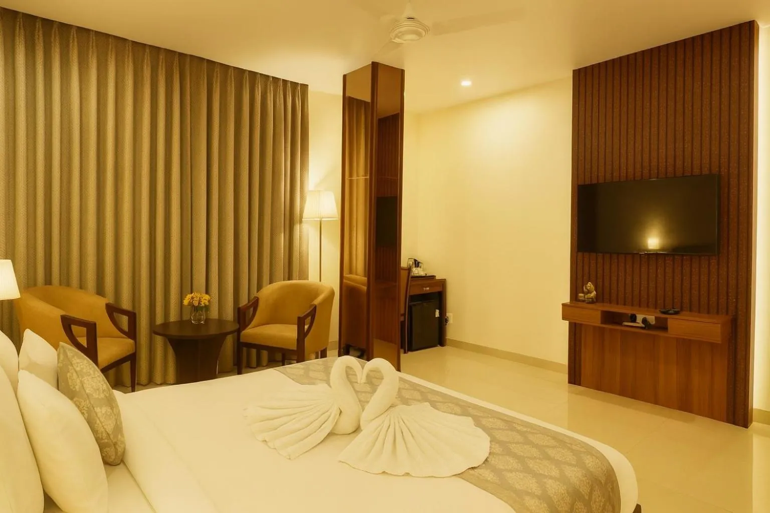 Communal lounge/ TV room, Bed in Hotel Zion Inn, Cantonment, Varanasi