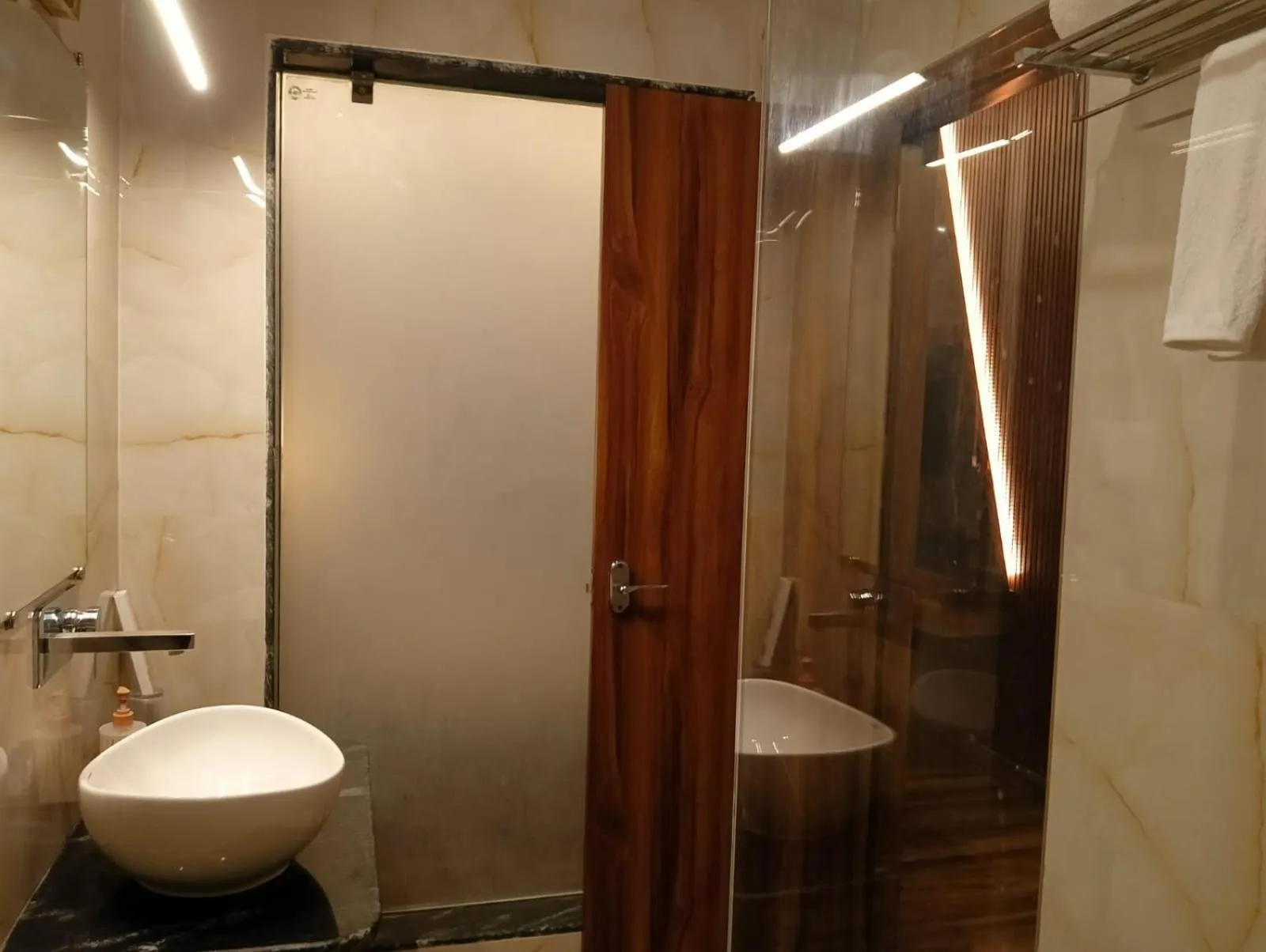 Bathroom in Hotel Zion Inn, Cantonment, Varanasi