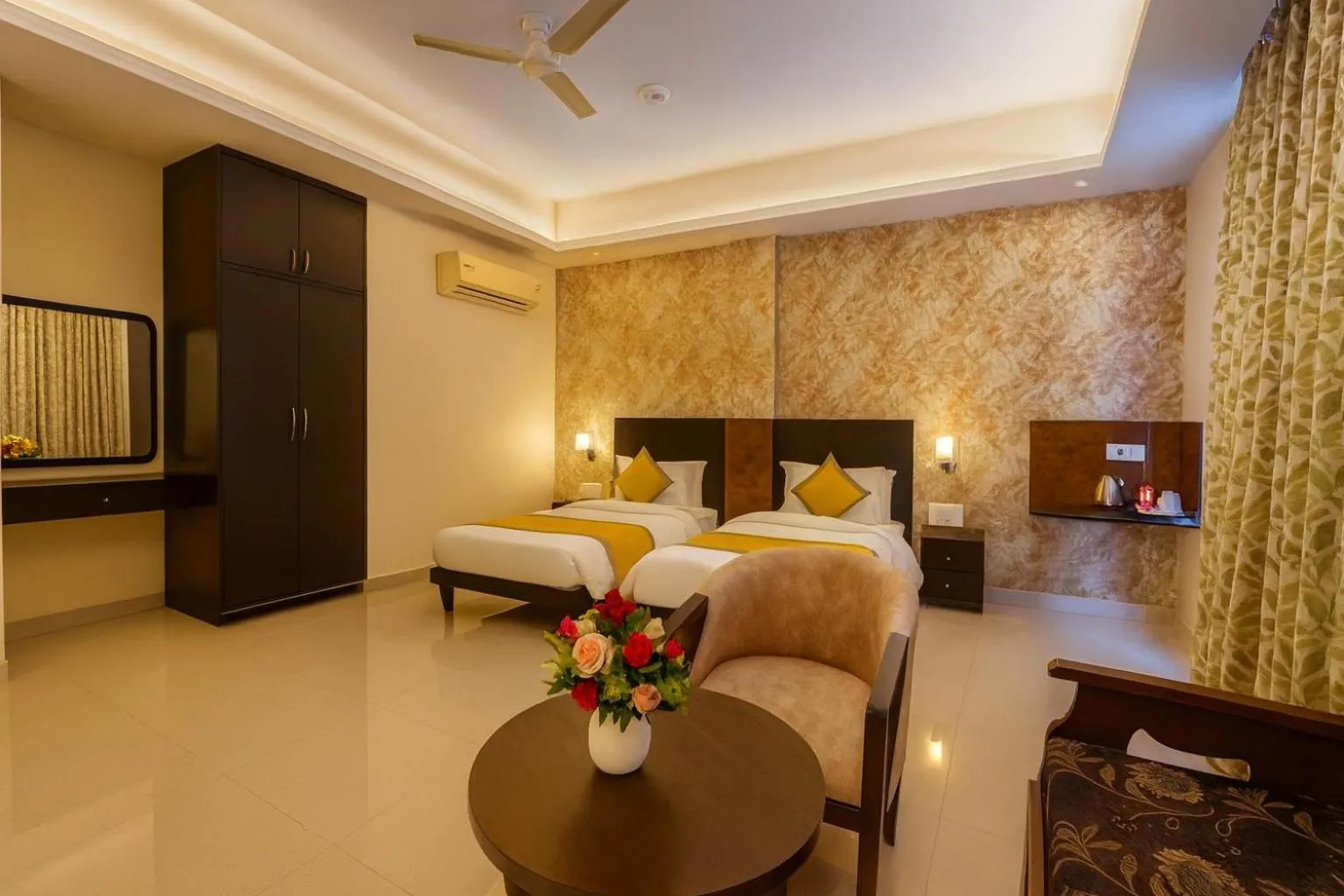 Bed in Hotel Zion Inn, Cantonment, Varanasi