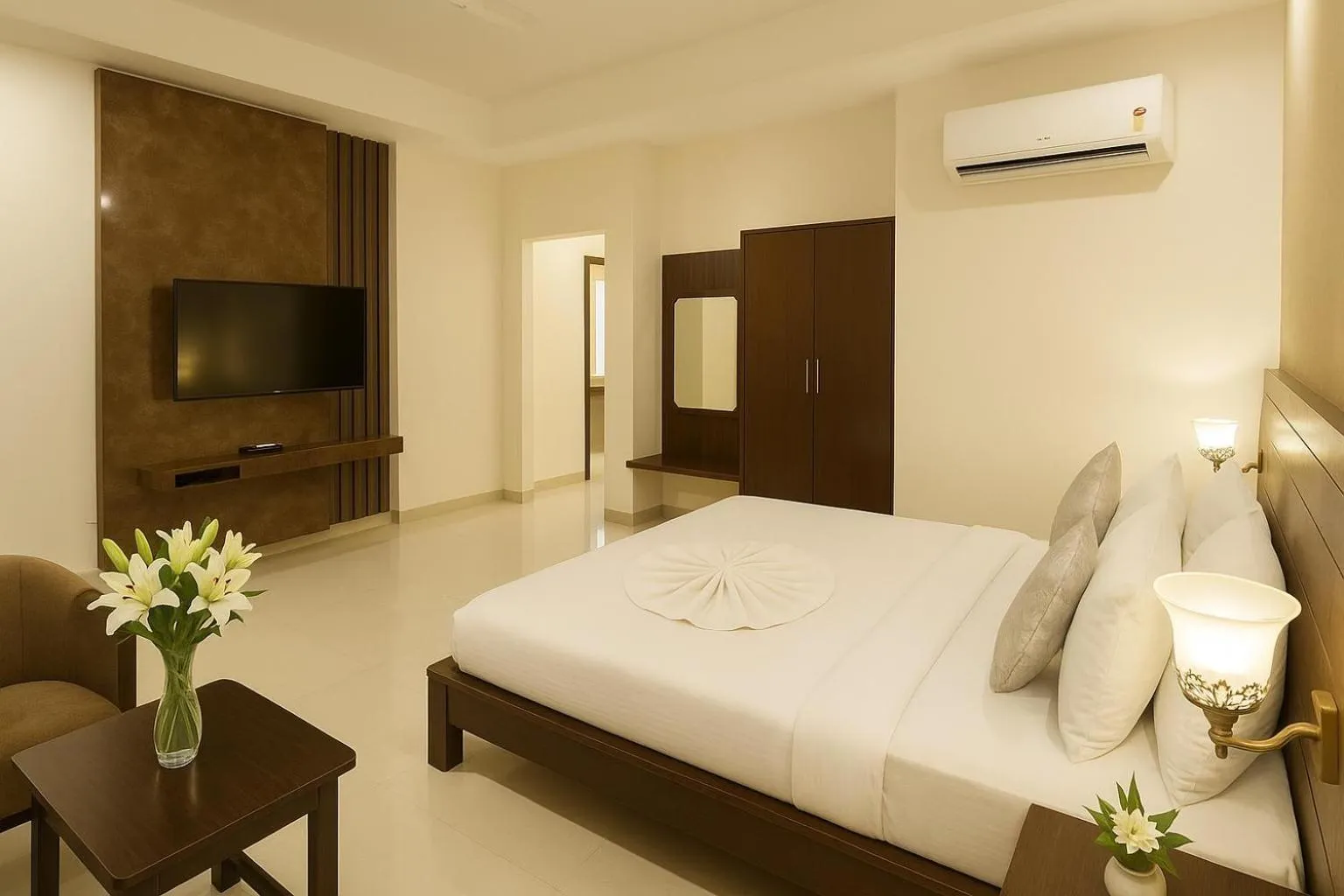Communal lounge/ TV room, Bed in Hotel Zion Inn, Cantonment, Varanasi