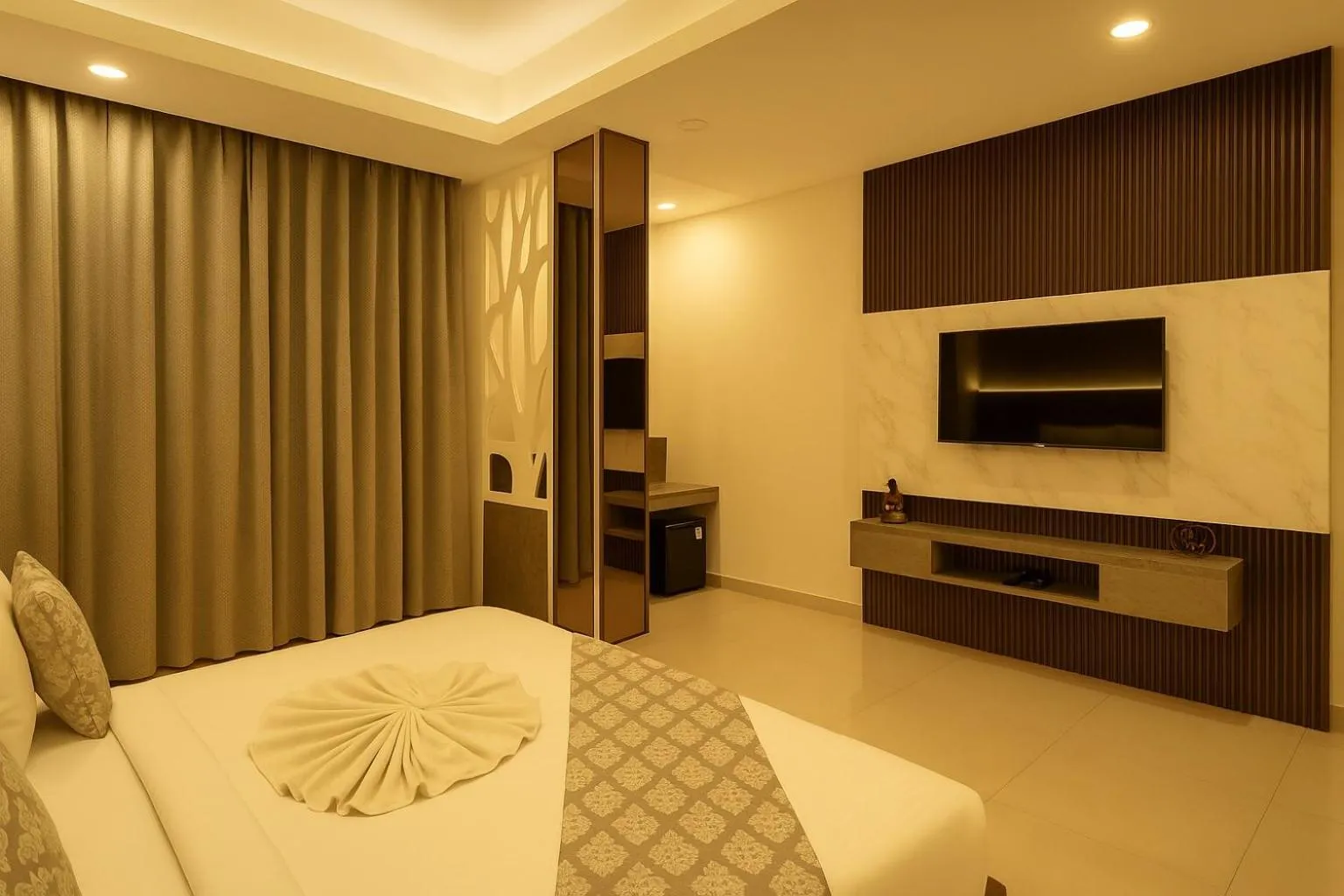 Communal lounge/ TV room, Bed in Hotel Zion Inn, Cantonment, Varanasi