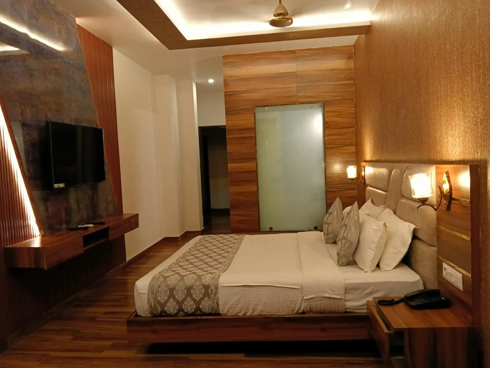 Bed in Hotel Zion Inn, Cantonment, Varanasi