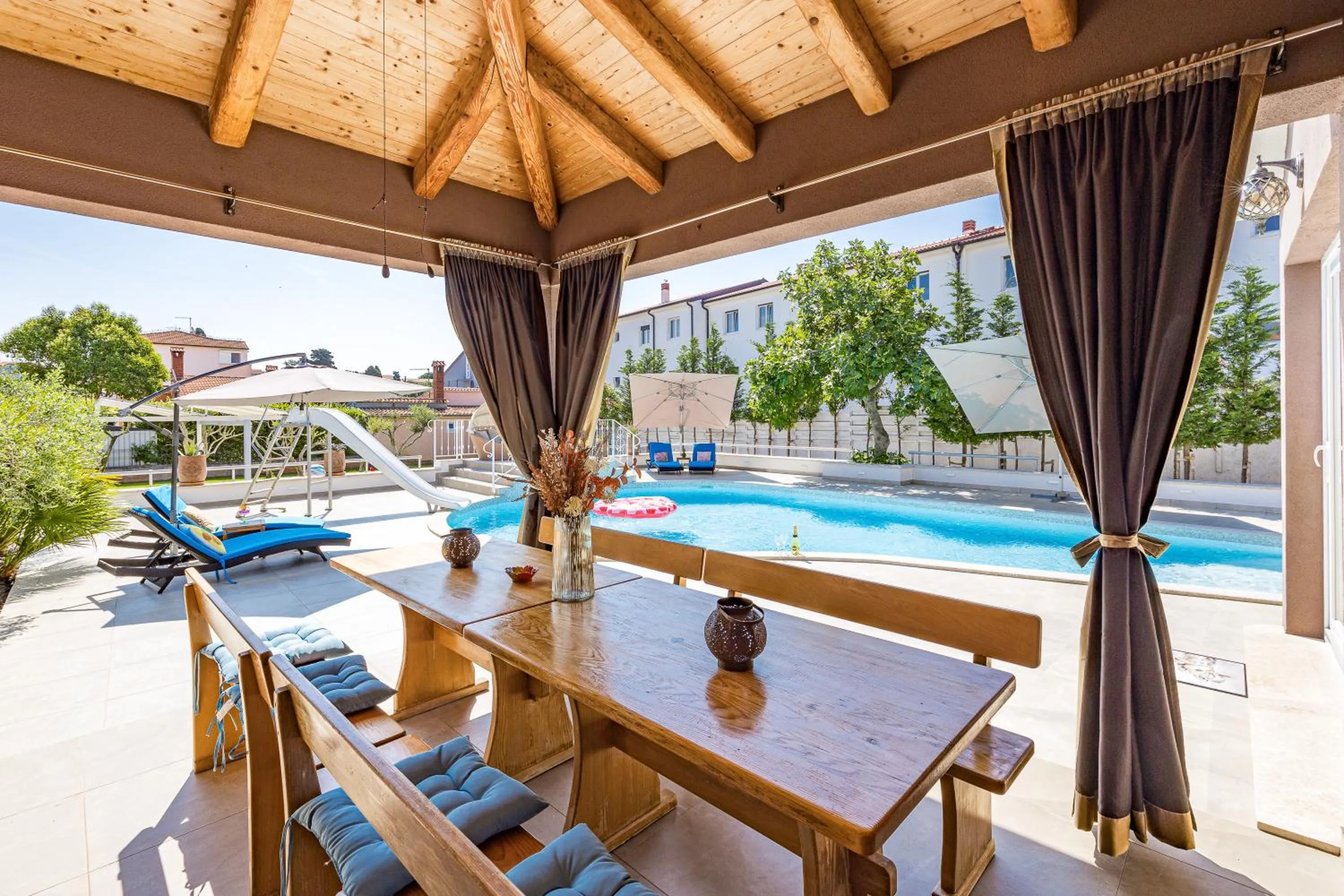 Five bedroom villa Emily with pool in Medulin