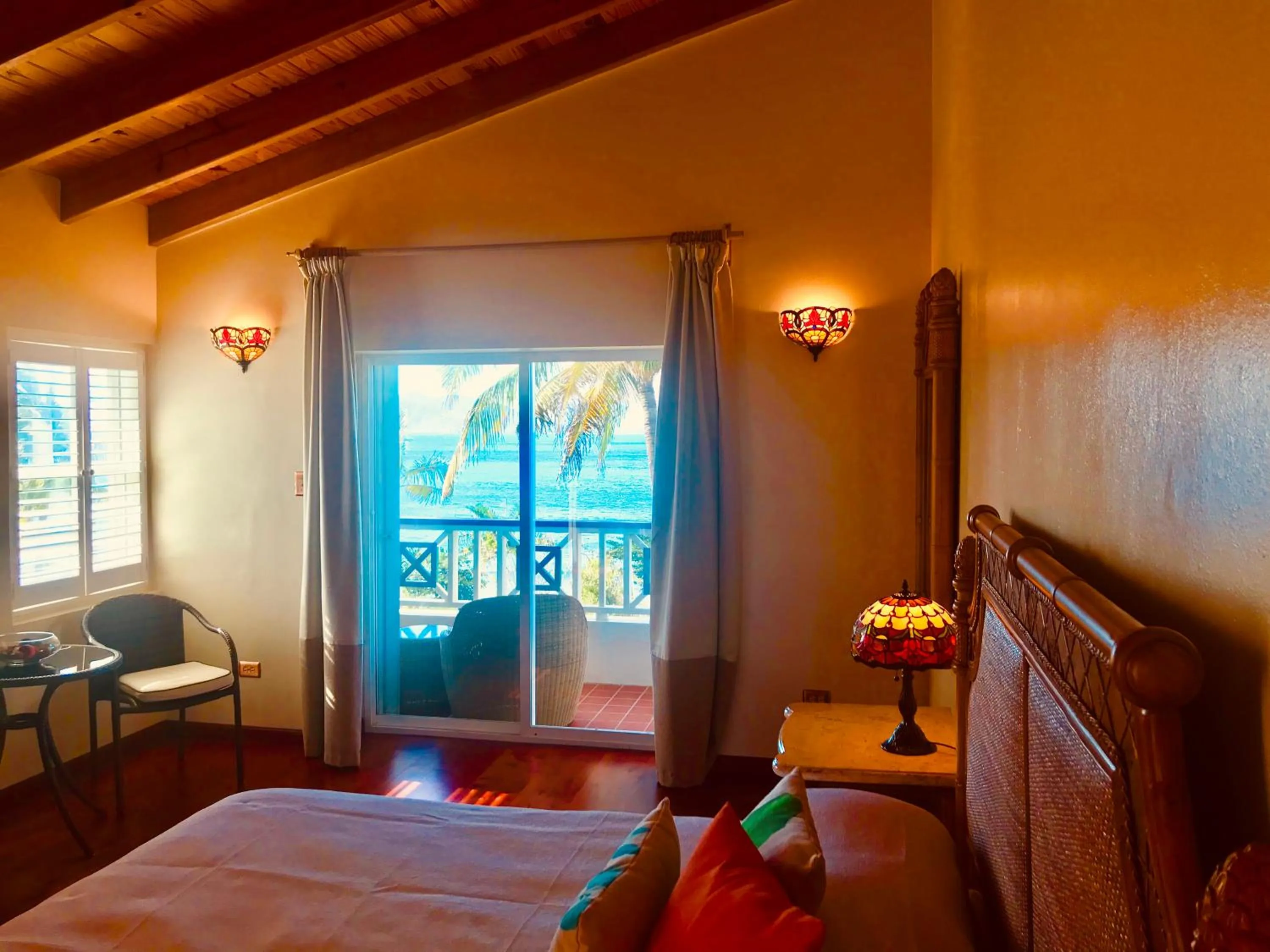 Bed in Sugar Mill Hotel