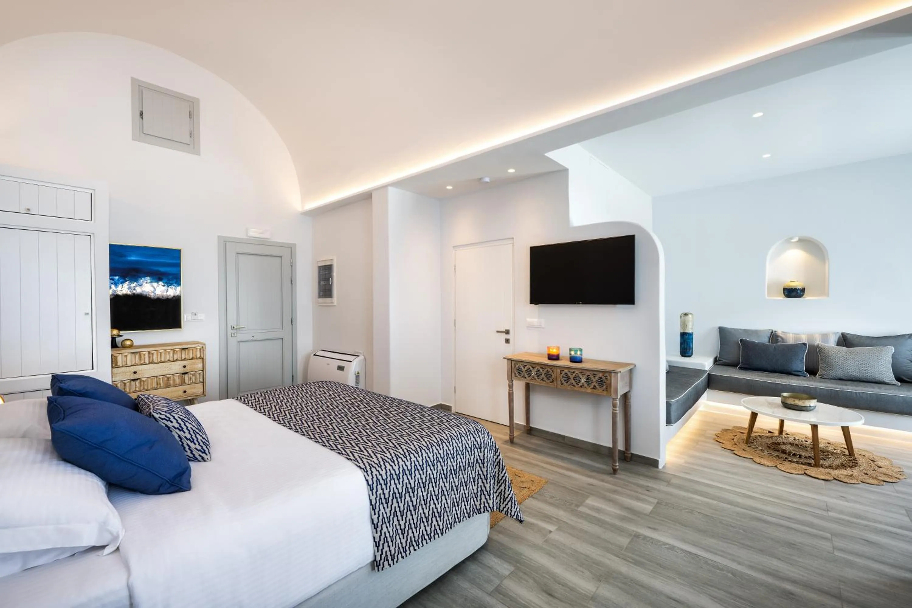 Seating area, Bed in Siete Mares Luxury Suites