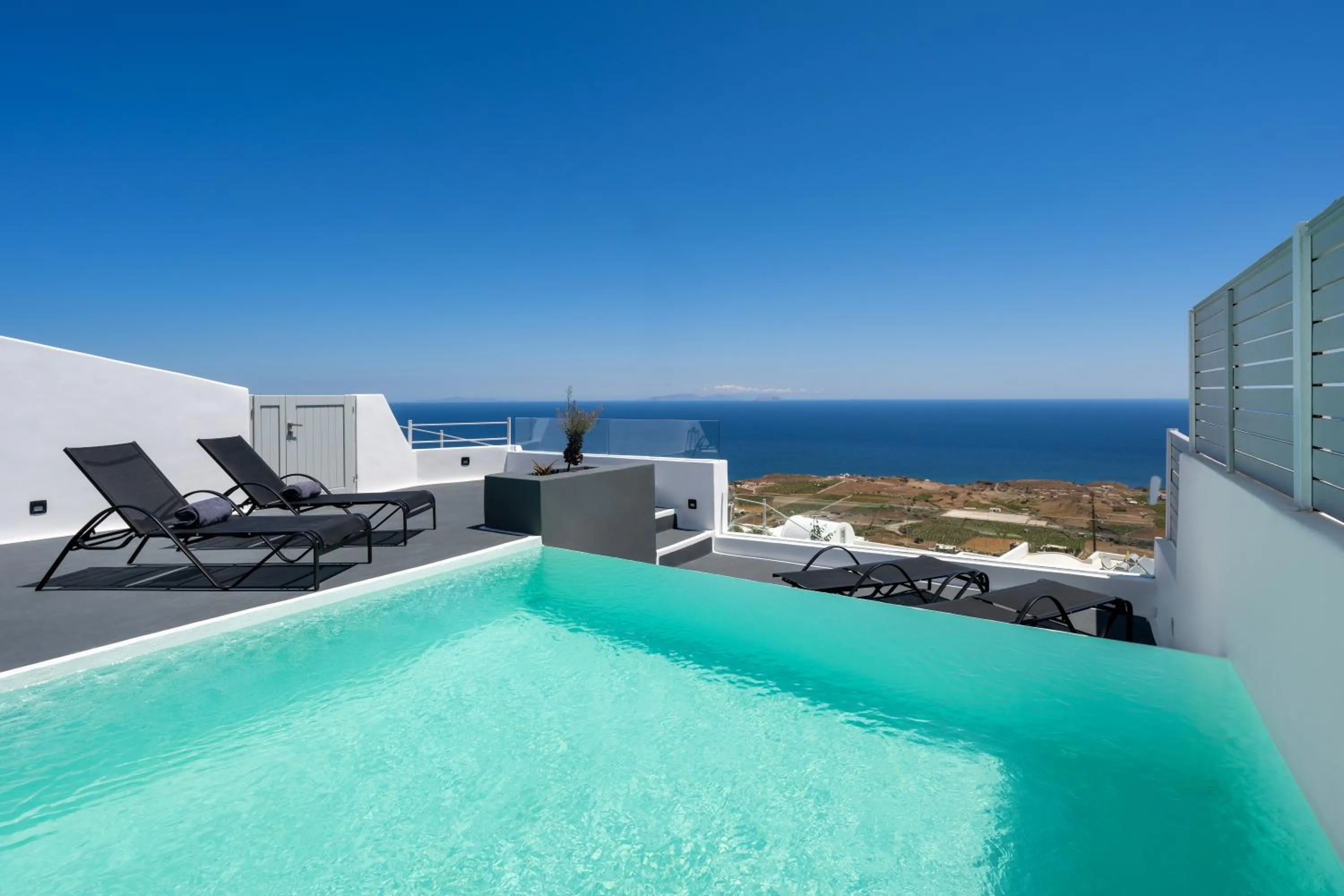 Swimming pool in Siete Mares Luxury Suites
