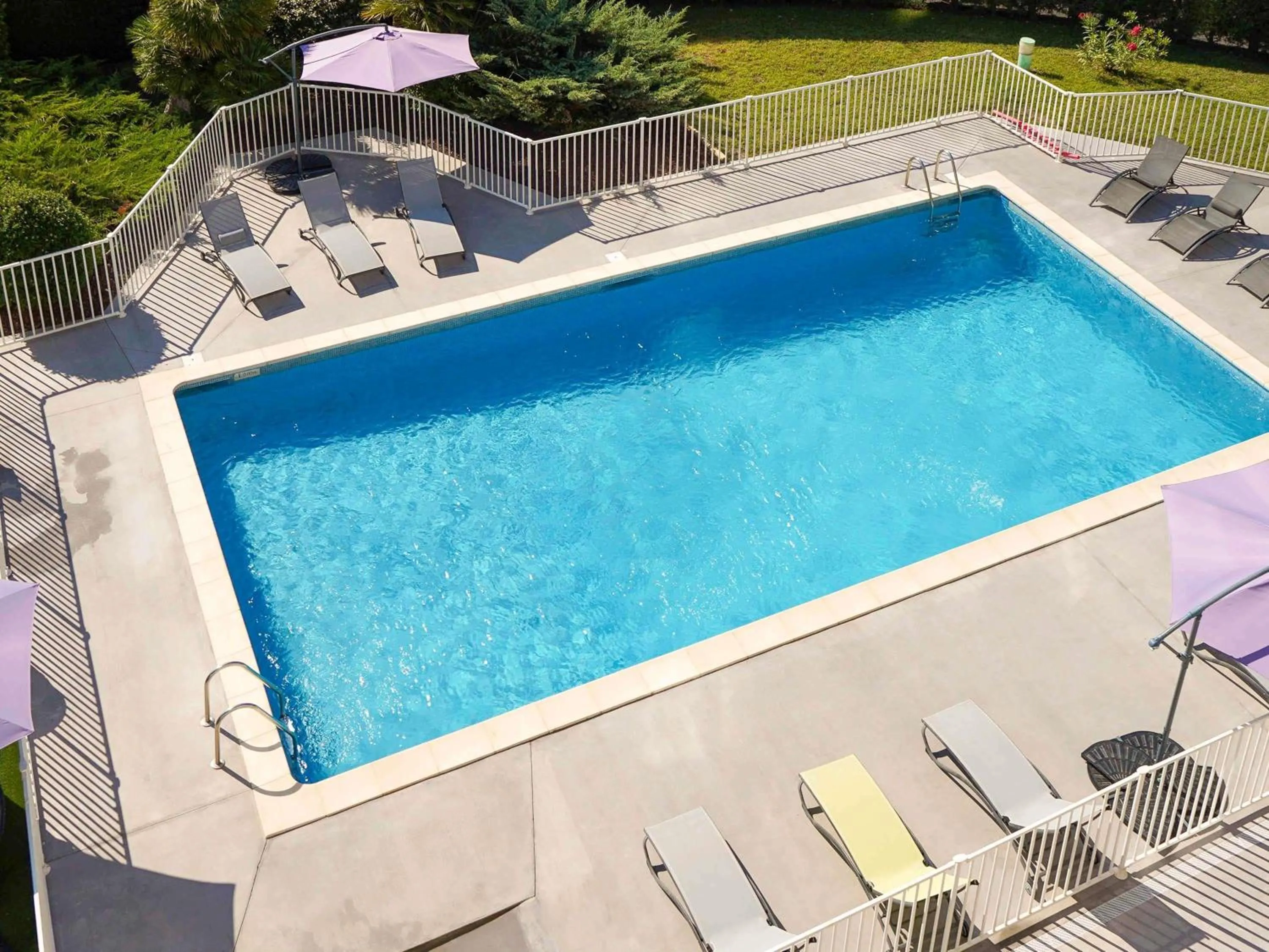 Pool view in ibis Beziers Est Mediterranee A9/A75