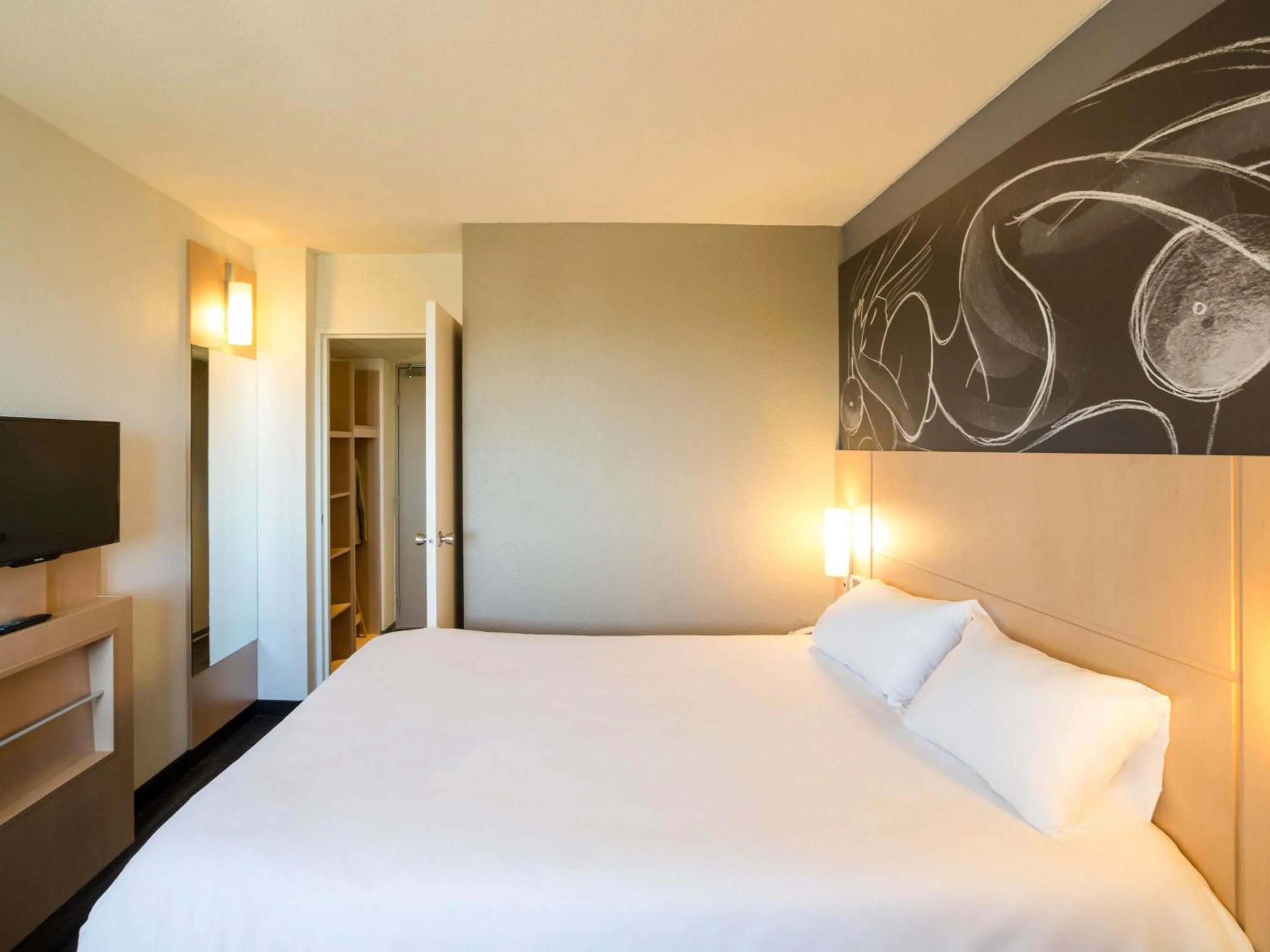 Bedroom, Bed in ibis Beziers Est Mediterranee A9/A75