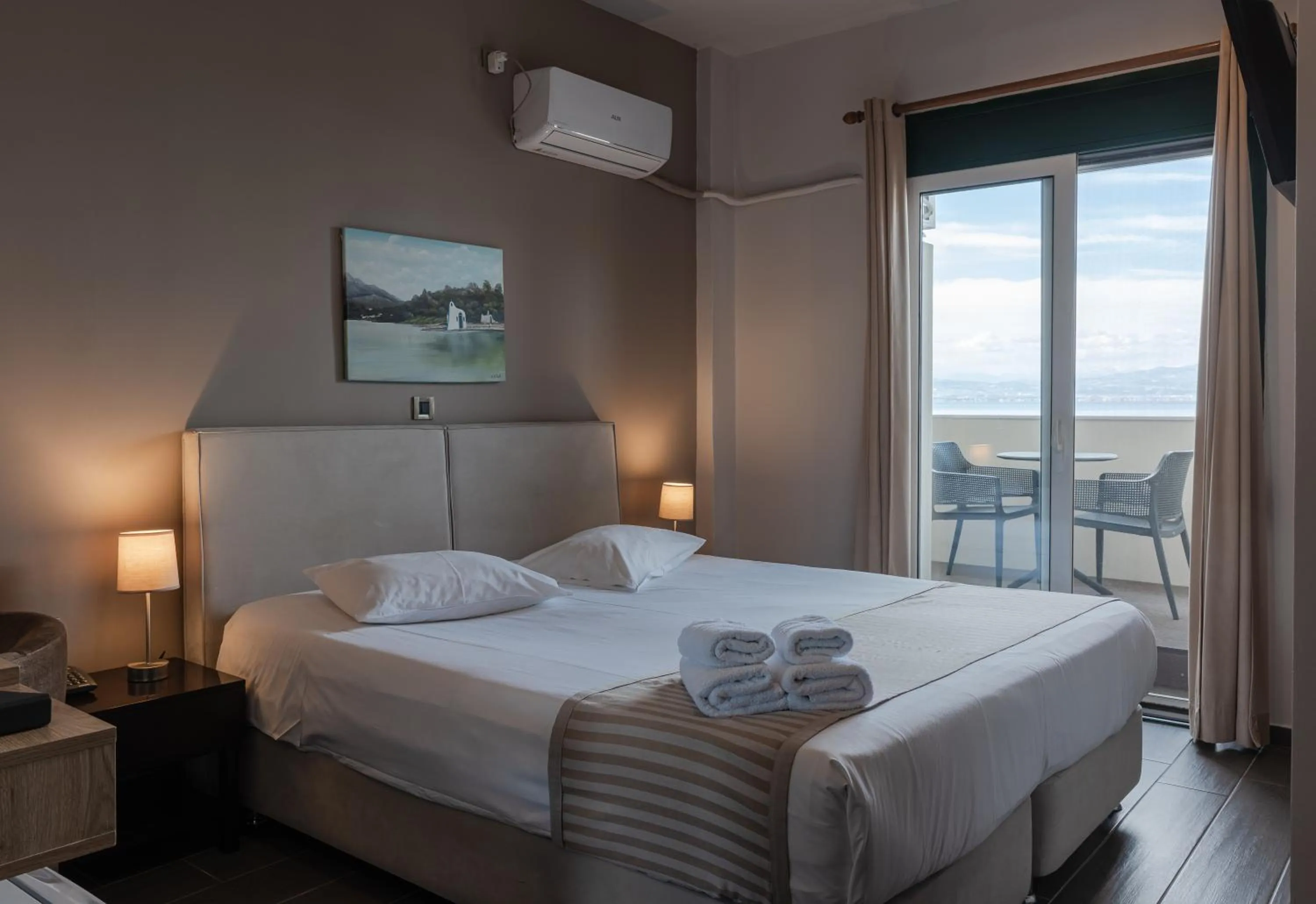 Photo of the whole room, Bed in Plaza Hotel