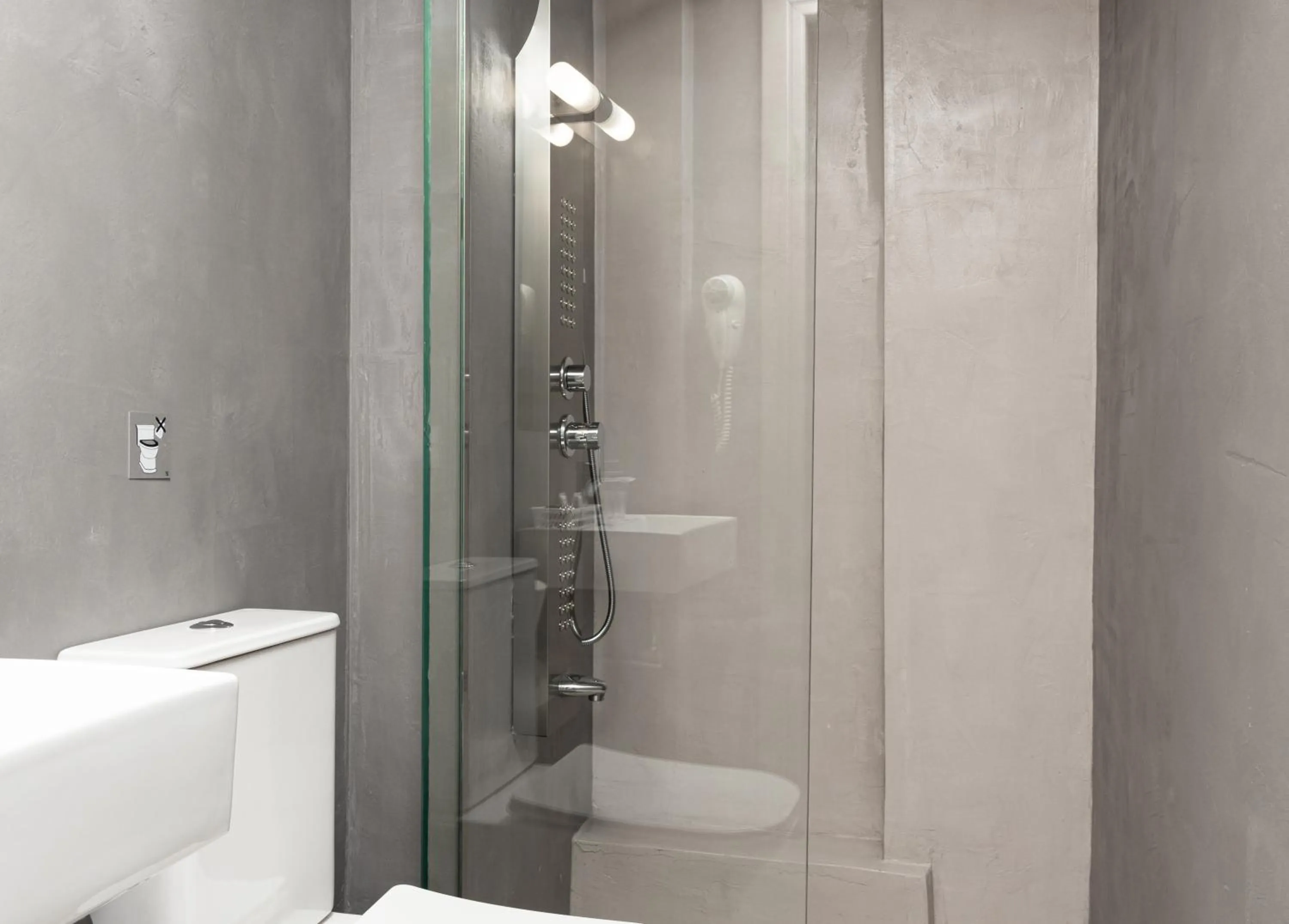 Bathroom in Plaza Hotel