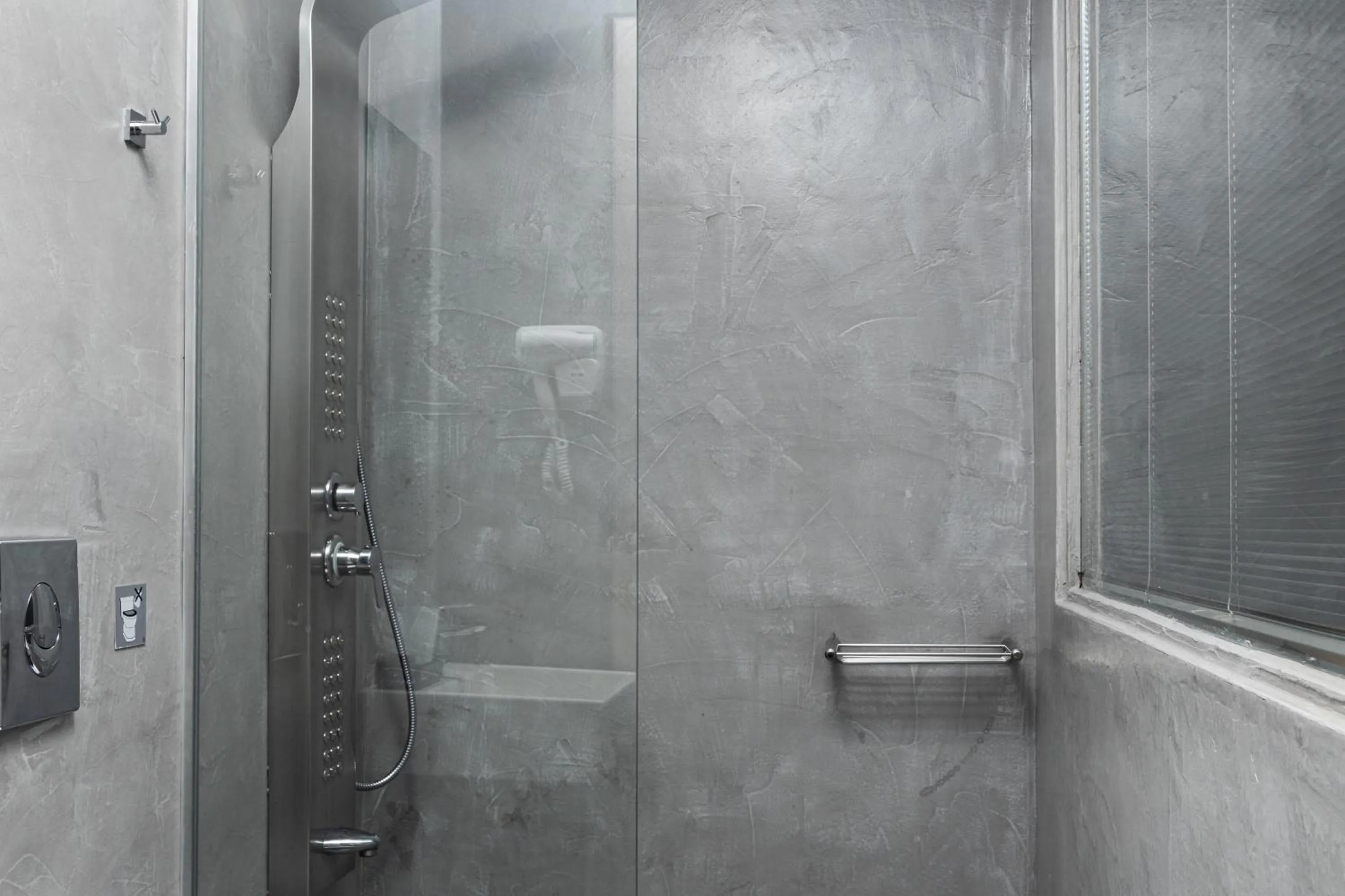 Bathroom in Plaza Hotel