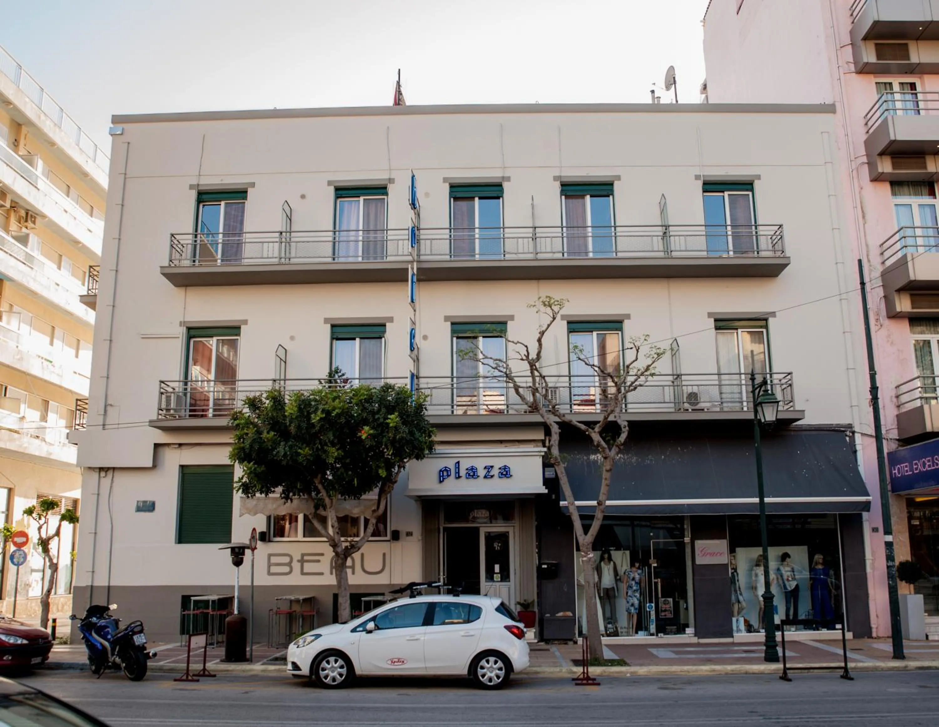 Facade/entrance in Plaza Hotel