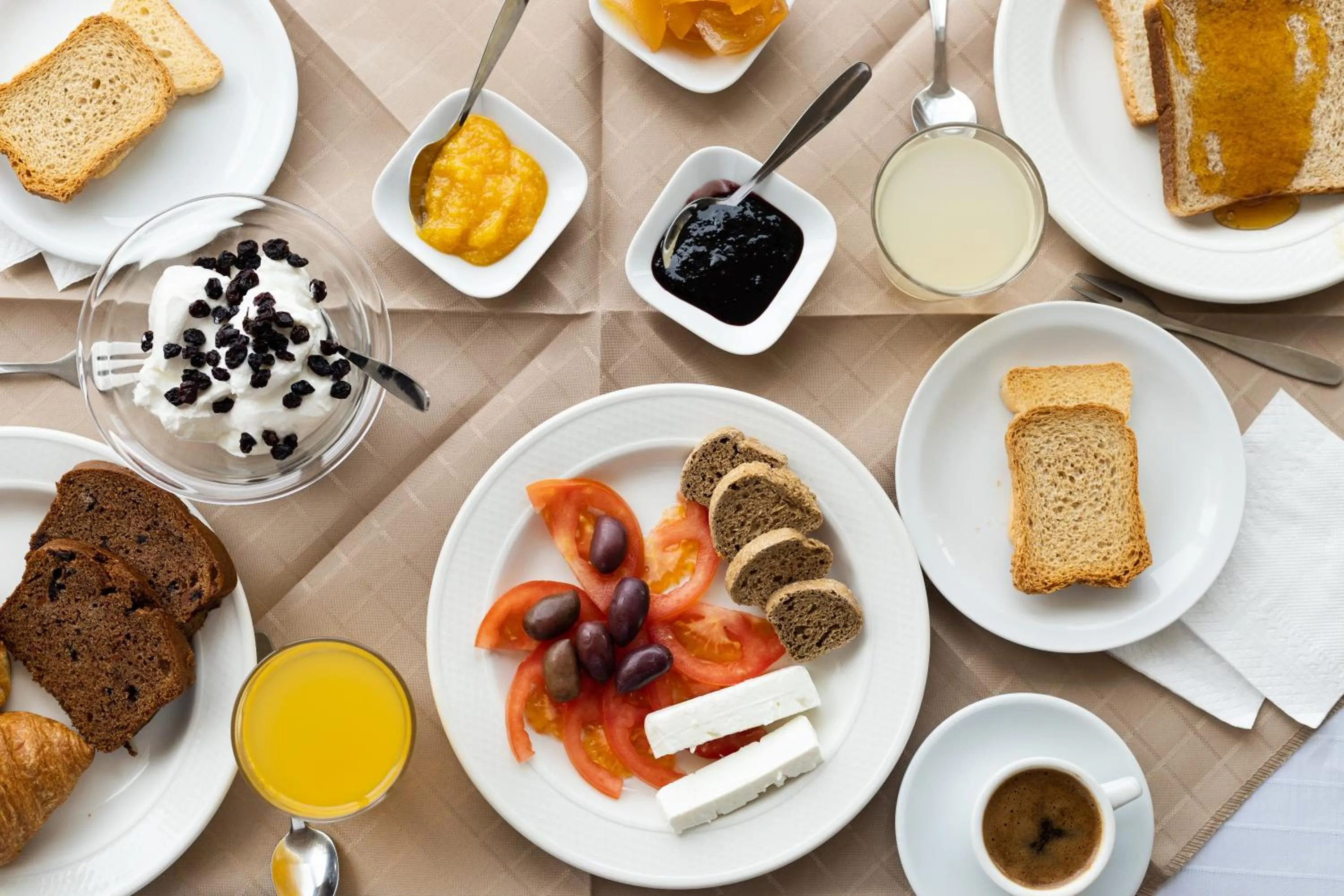 Dining area in Plaza Hotel