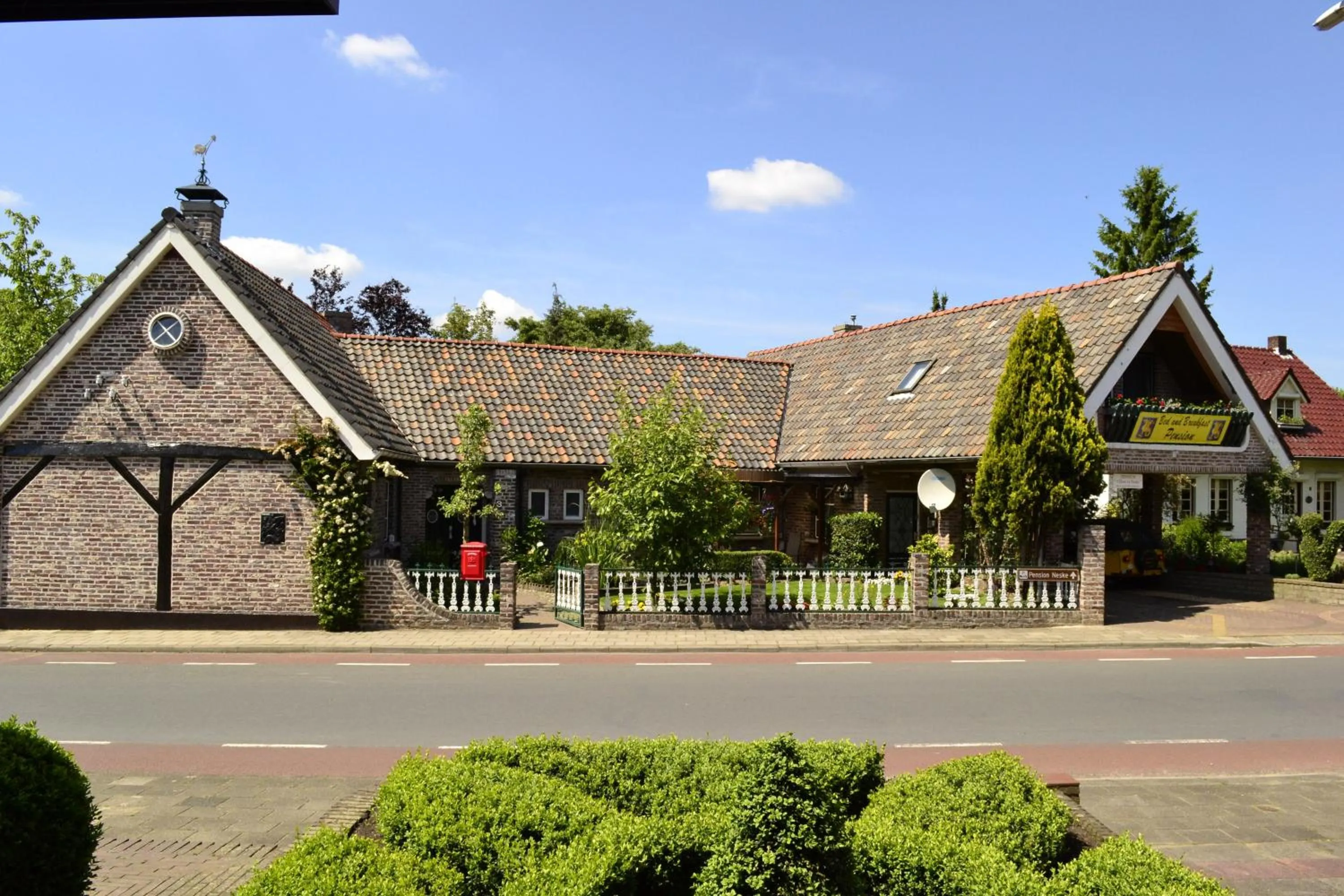 Facade/entrance, Property Building in Pension Neske