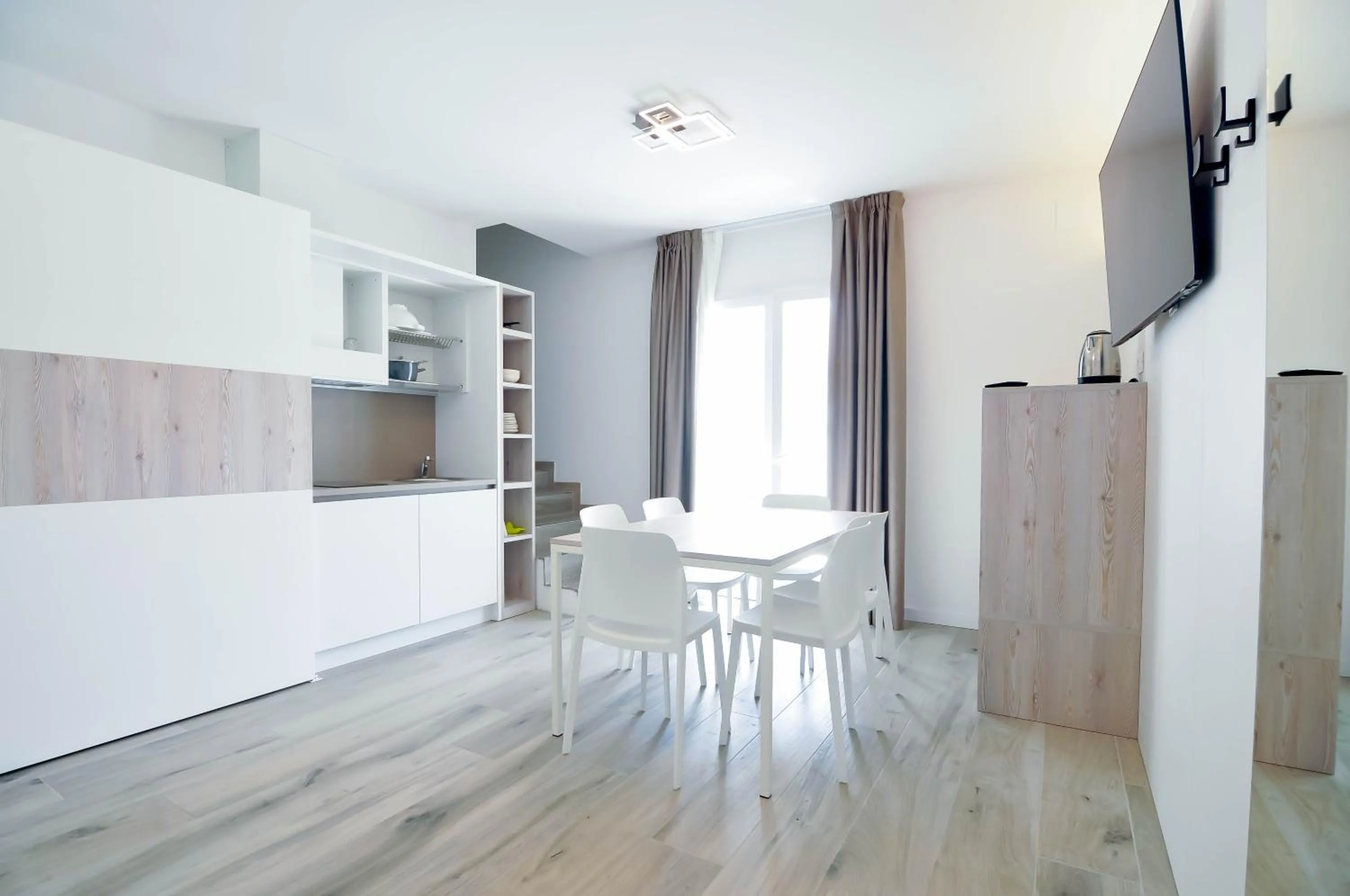 Dining area in Marina Suites & Apartments 4 stelle S