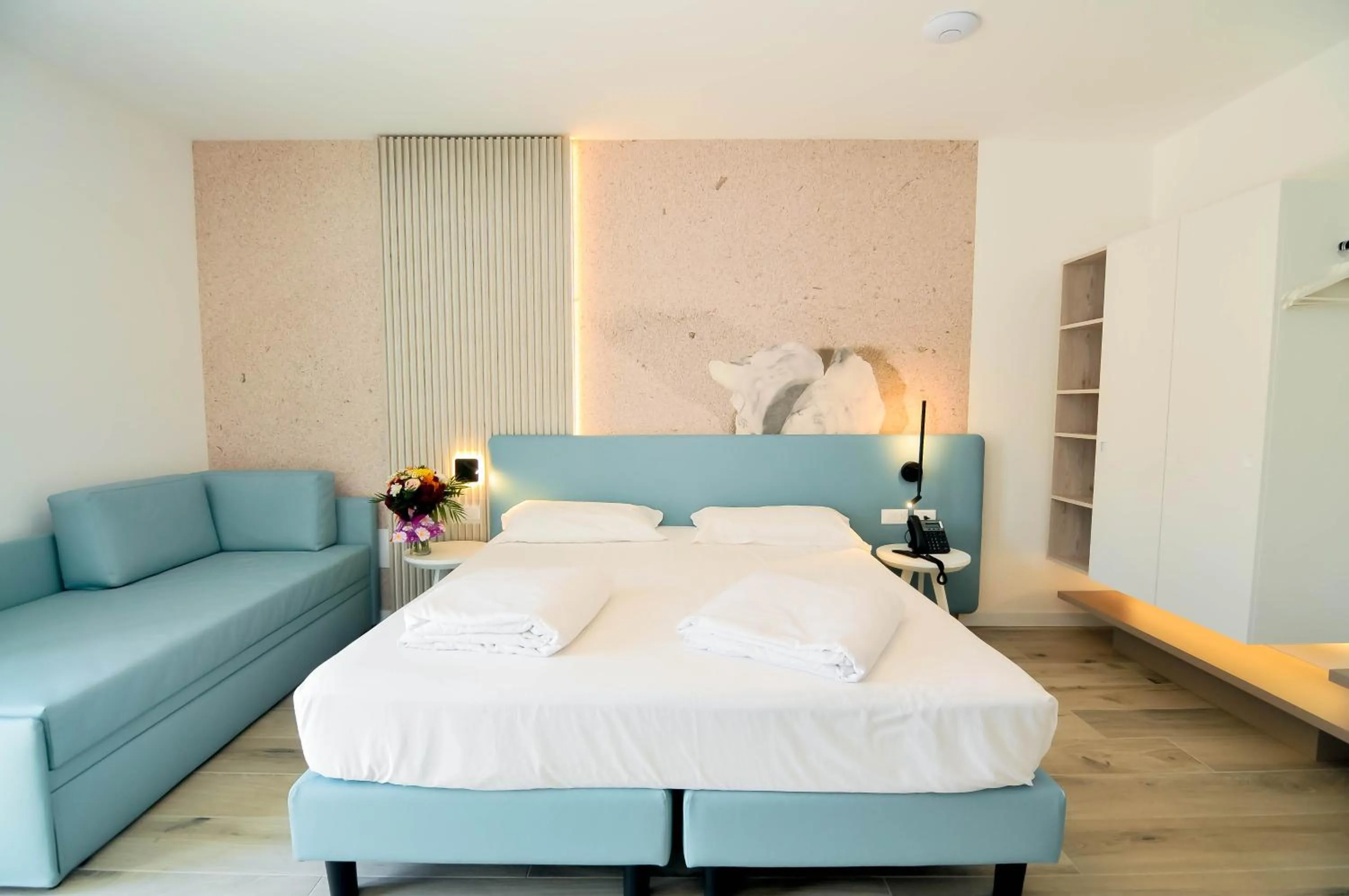 Bed in Marina Suites & Apartments 4 stelle S