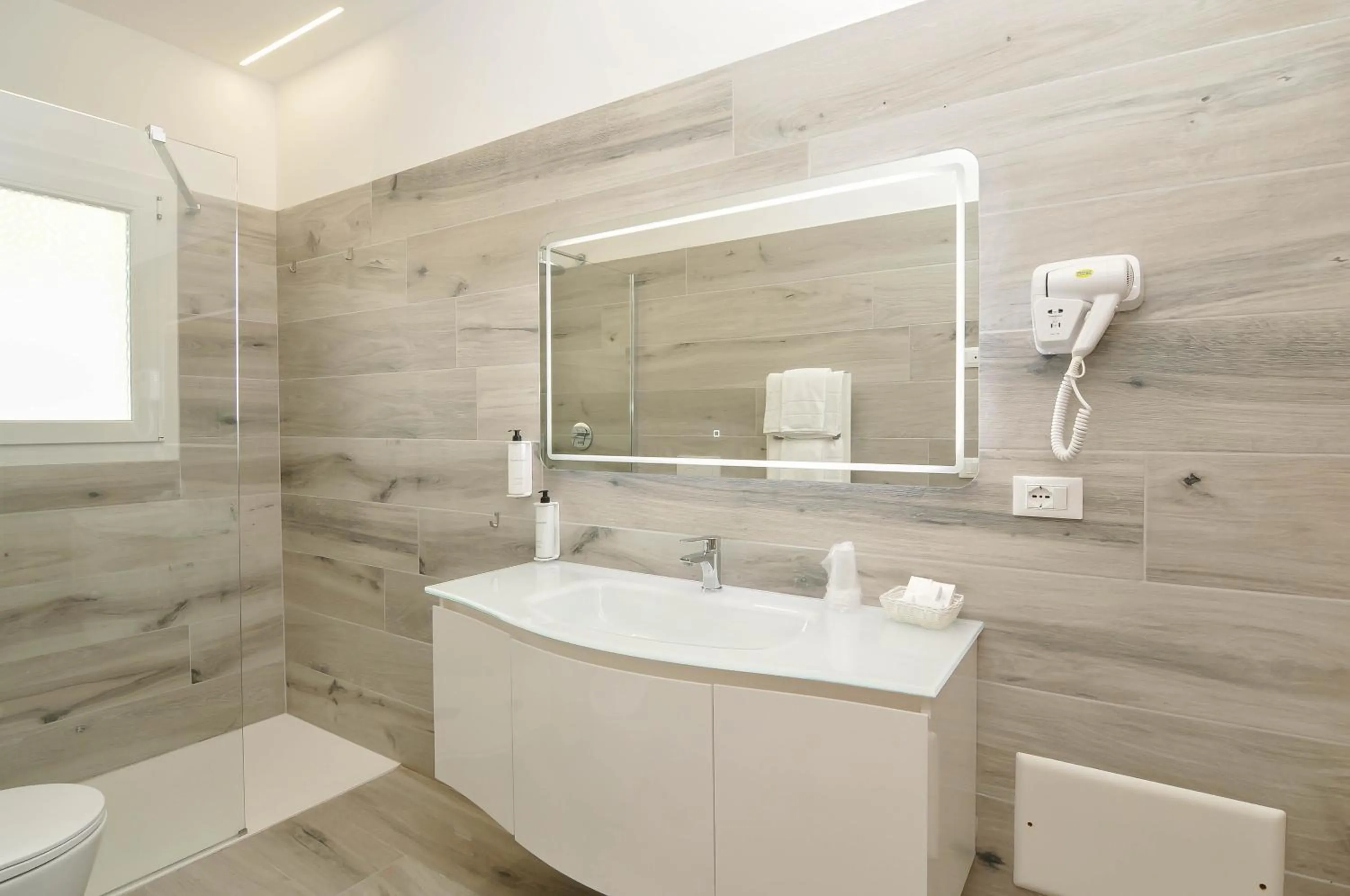 Bathroom in Marina Suites & Apartments 4 stelle S