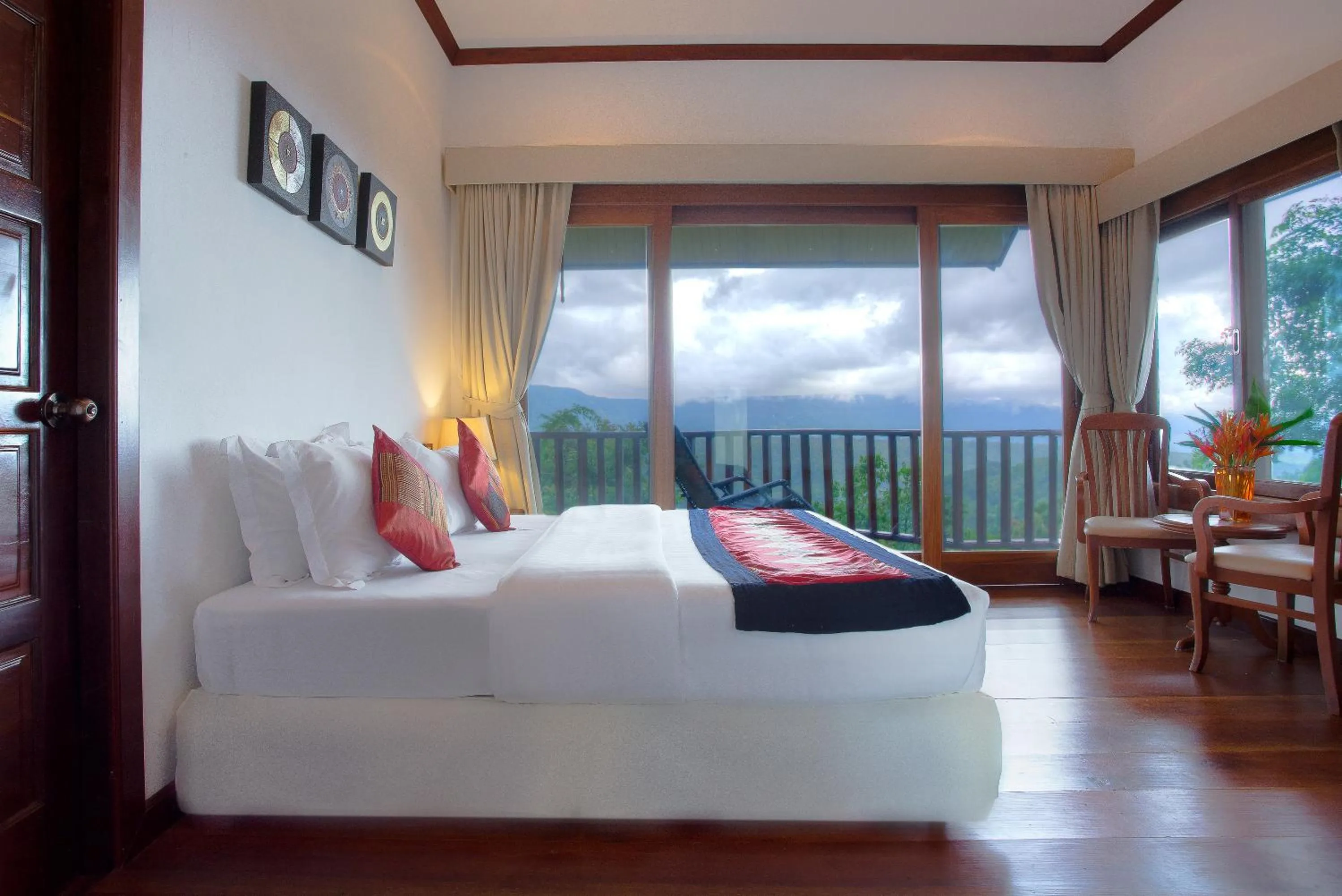 Photo of the whole room, Bed in Sabaidee Valley