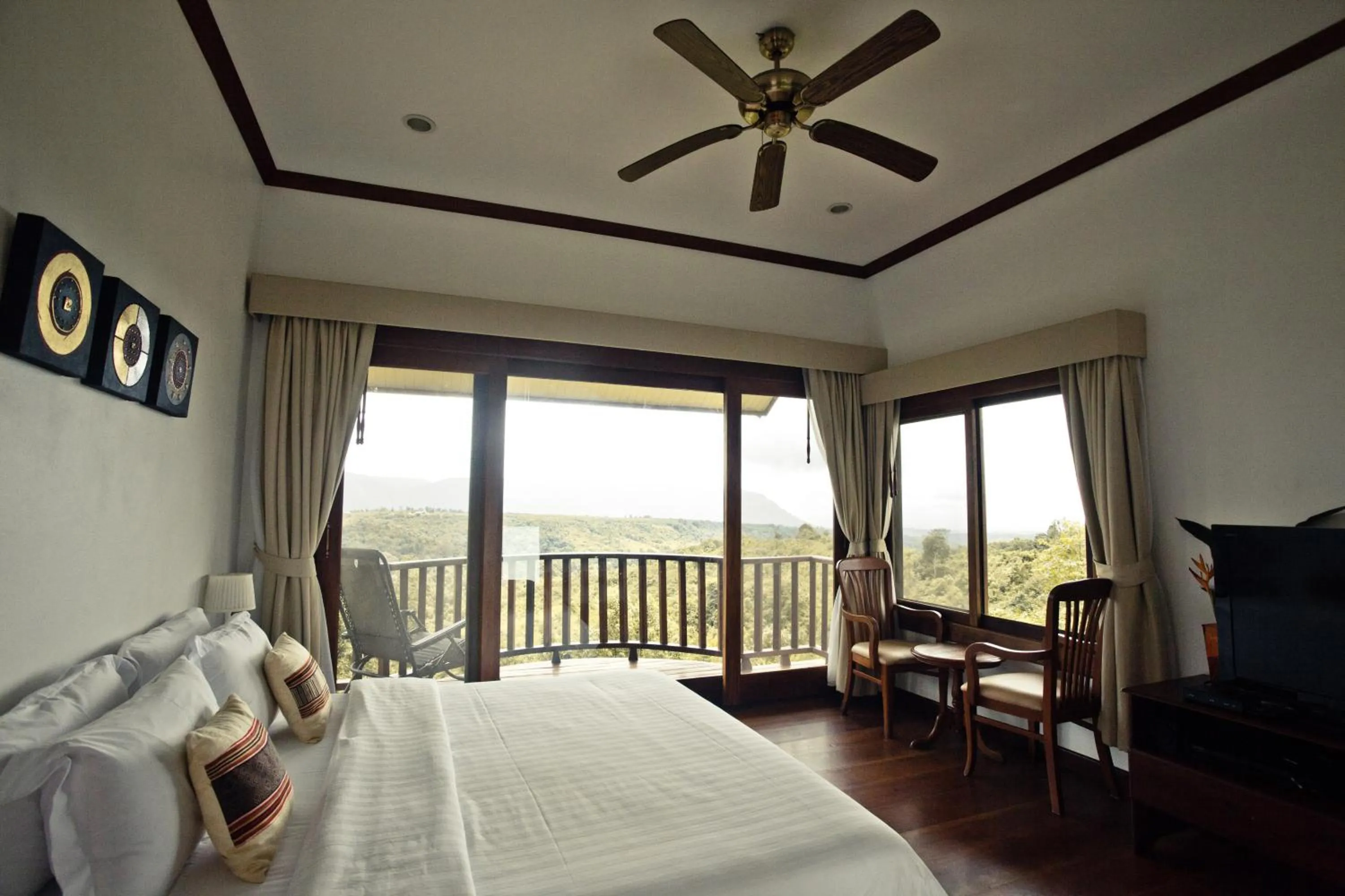 Photo of the whole room, Bed in Sabaidee Valley