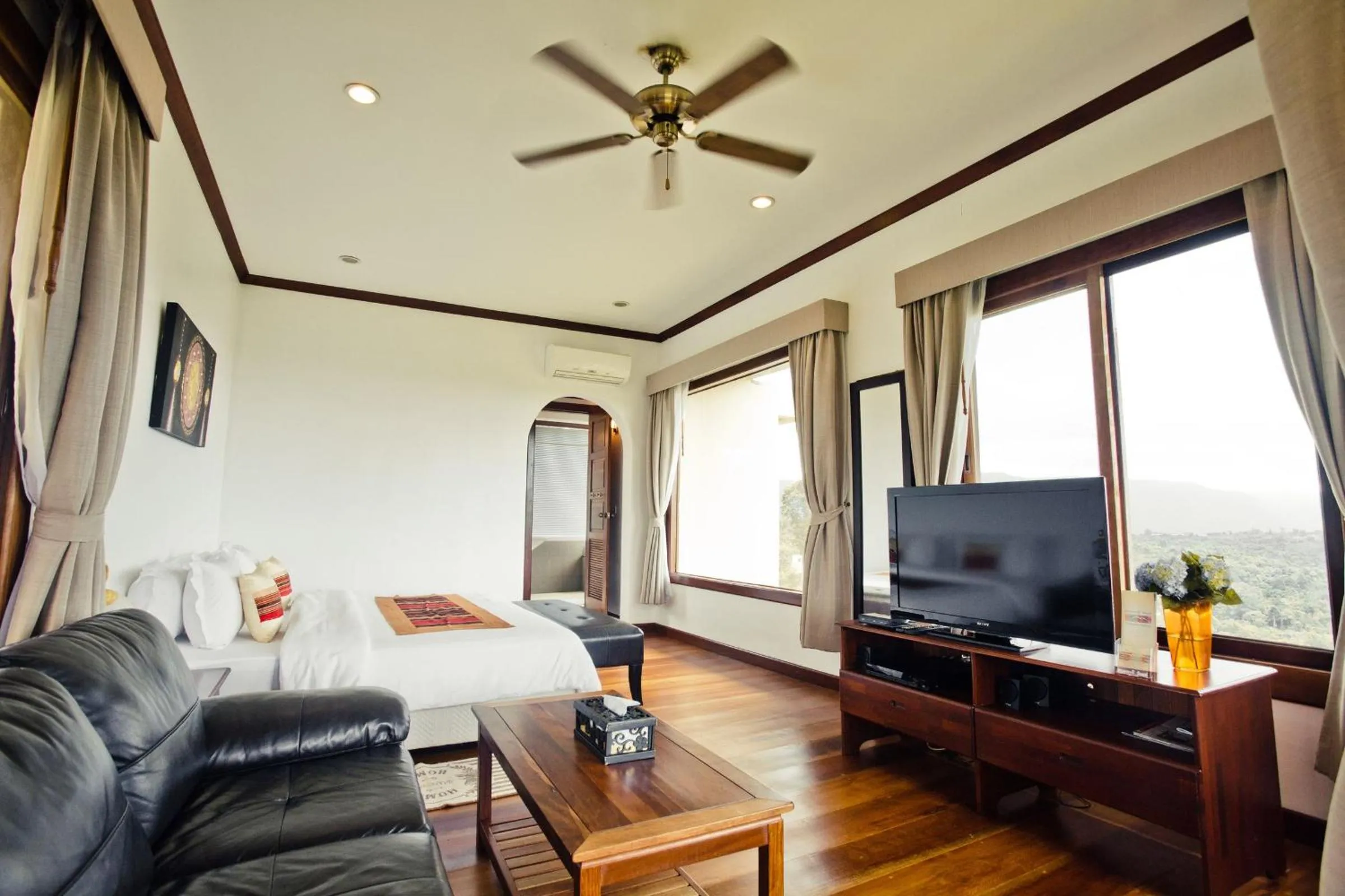 Communal lounge/ TV room in Sabaidee Valley