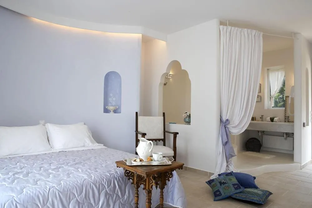 Bed in Castello Di Vista with Pool and Starlink Wifi