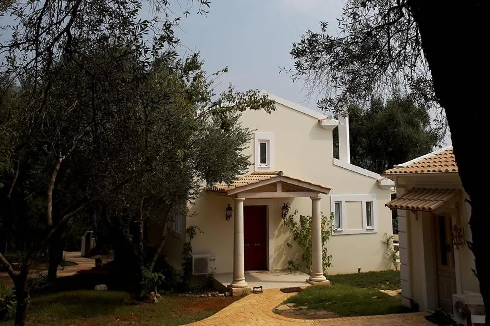 Property building in Castello Di Vista with Pool and Starlink Wifi