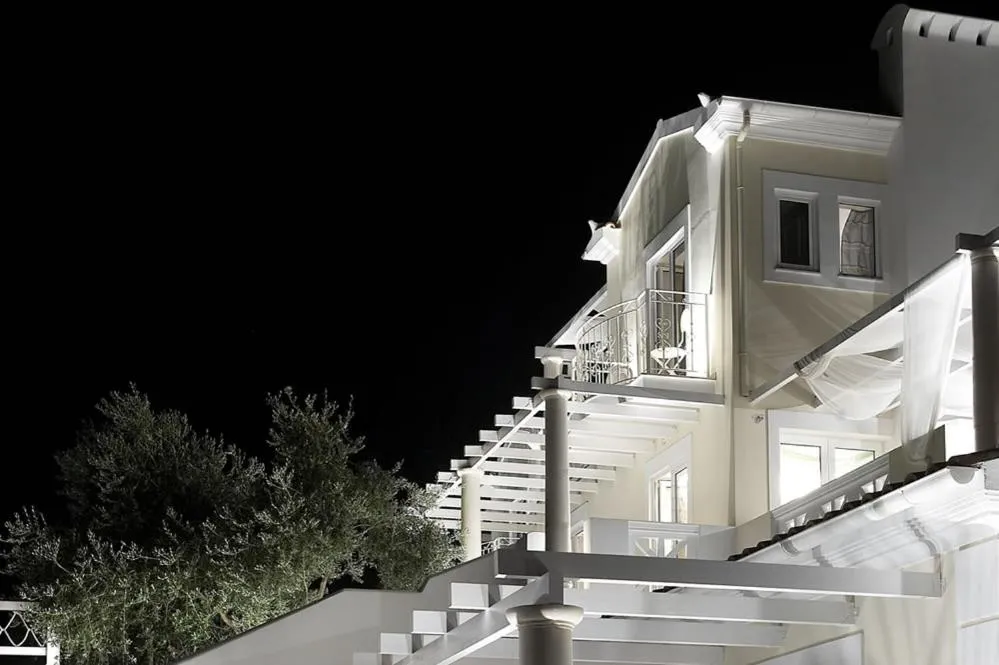 Property building in Castello Di Vista with Pool and Starlink Wifi