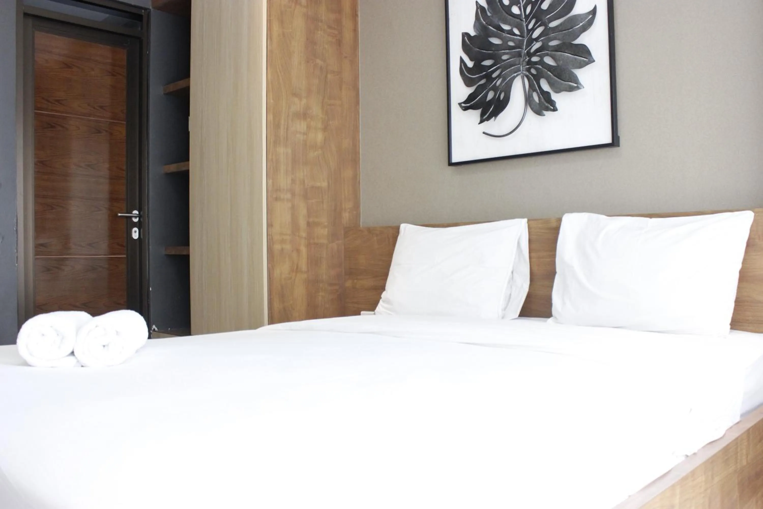 Bed in Artistic & Scenic Studio at Gateway Pasteur near Cimahi By Travelio