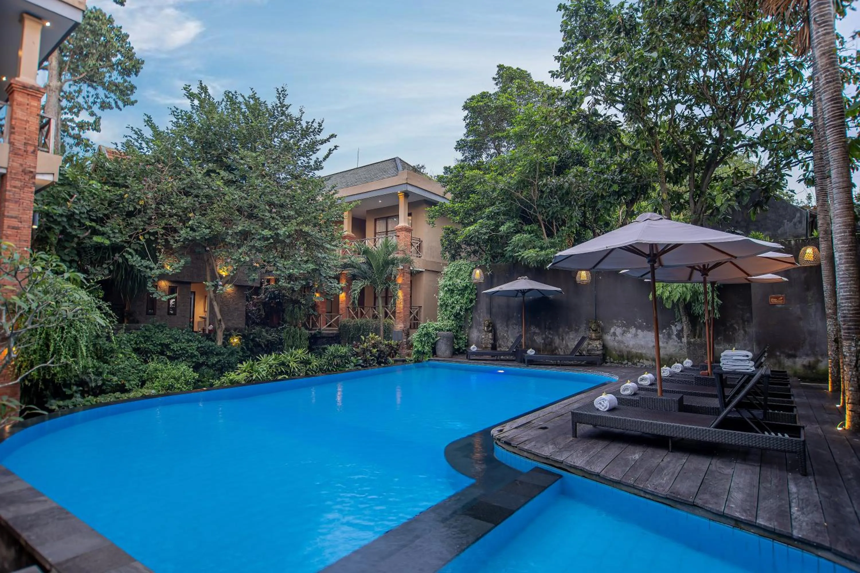 Swimming pool in Merak Village by Prasi