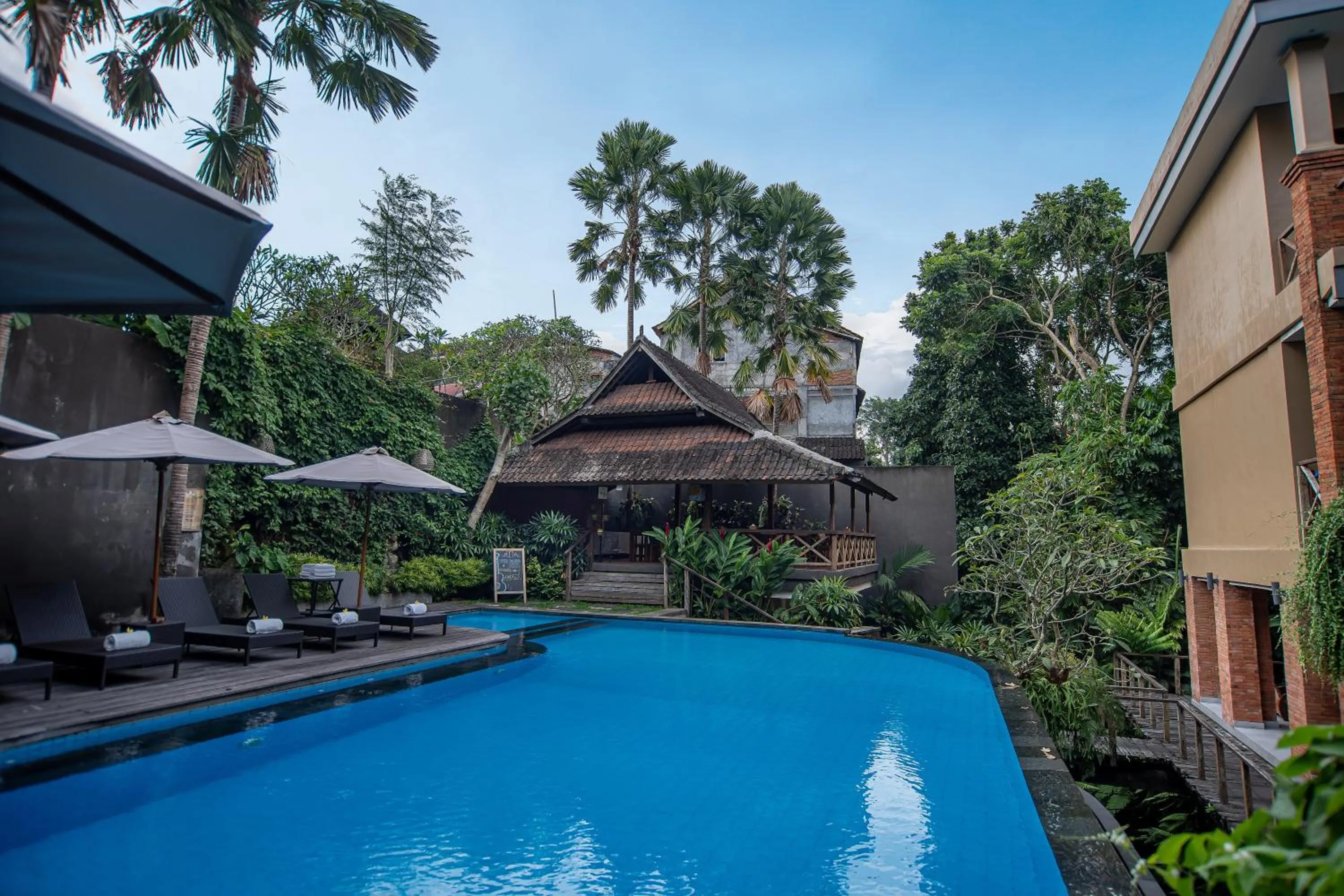 Restaurant/places to eat in Merak Village by Prasi