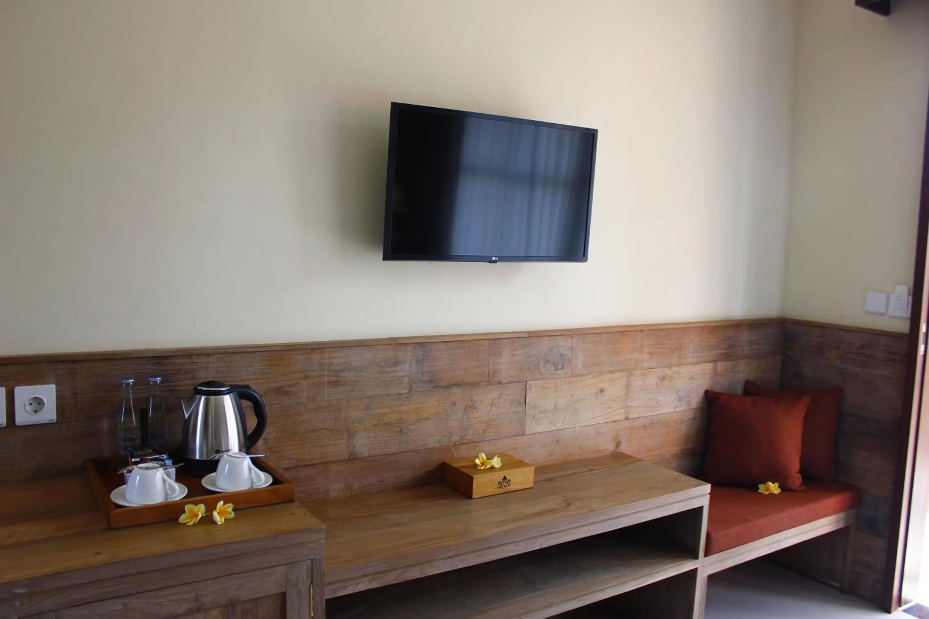 TV and multimedia in Merak Village by Prasi