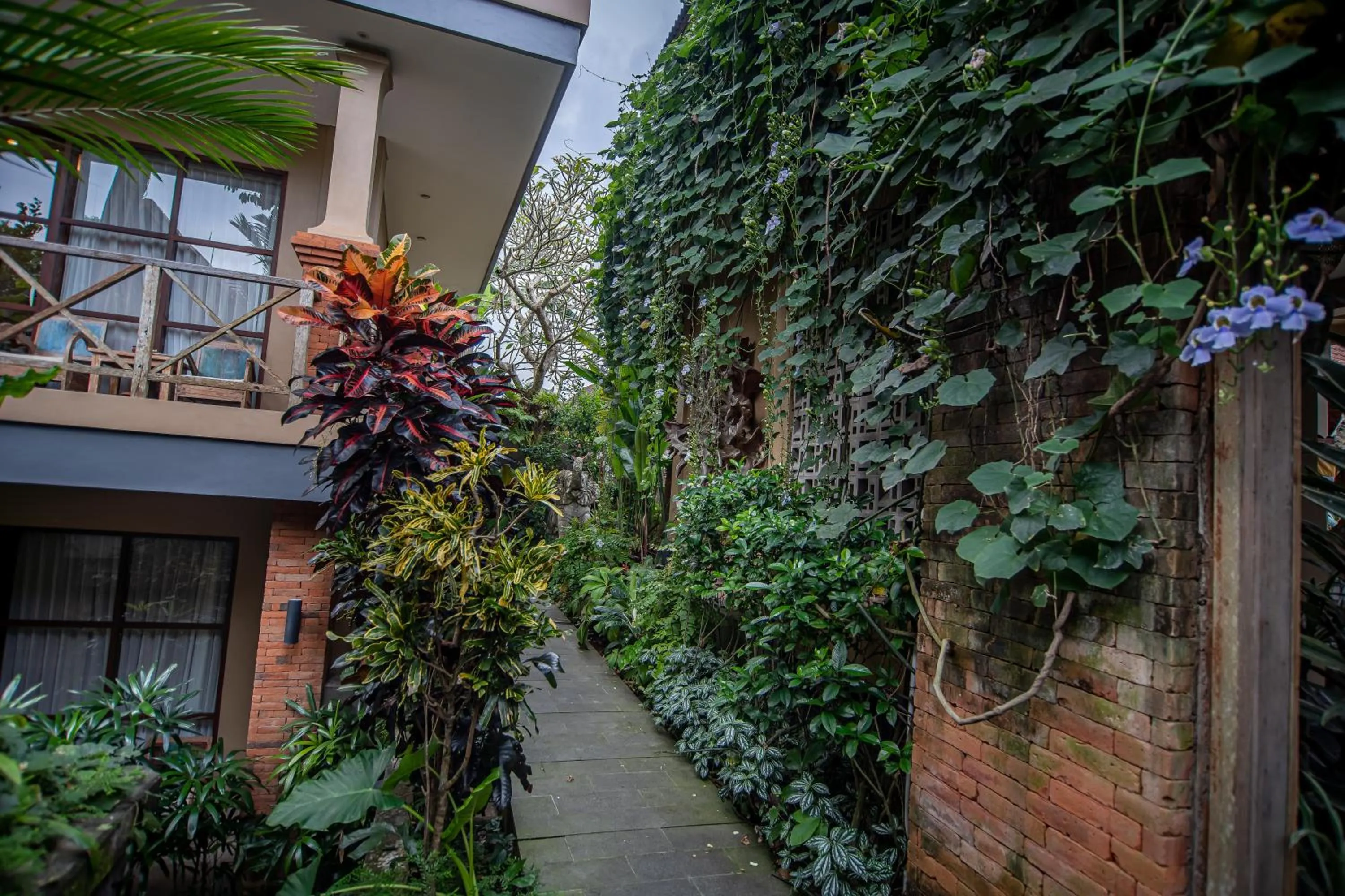 Property building in Merak Village by Prasi