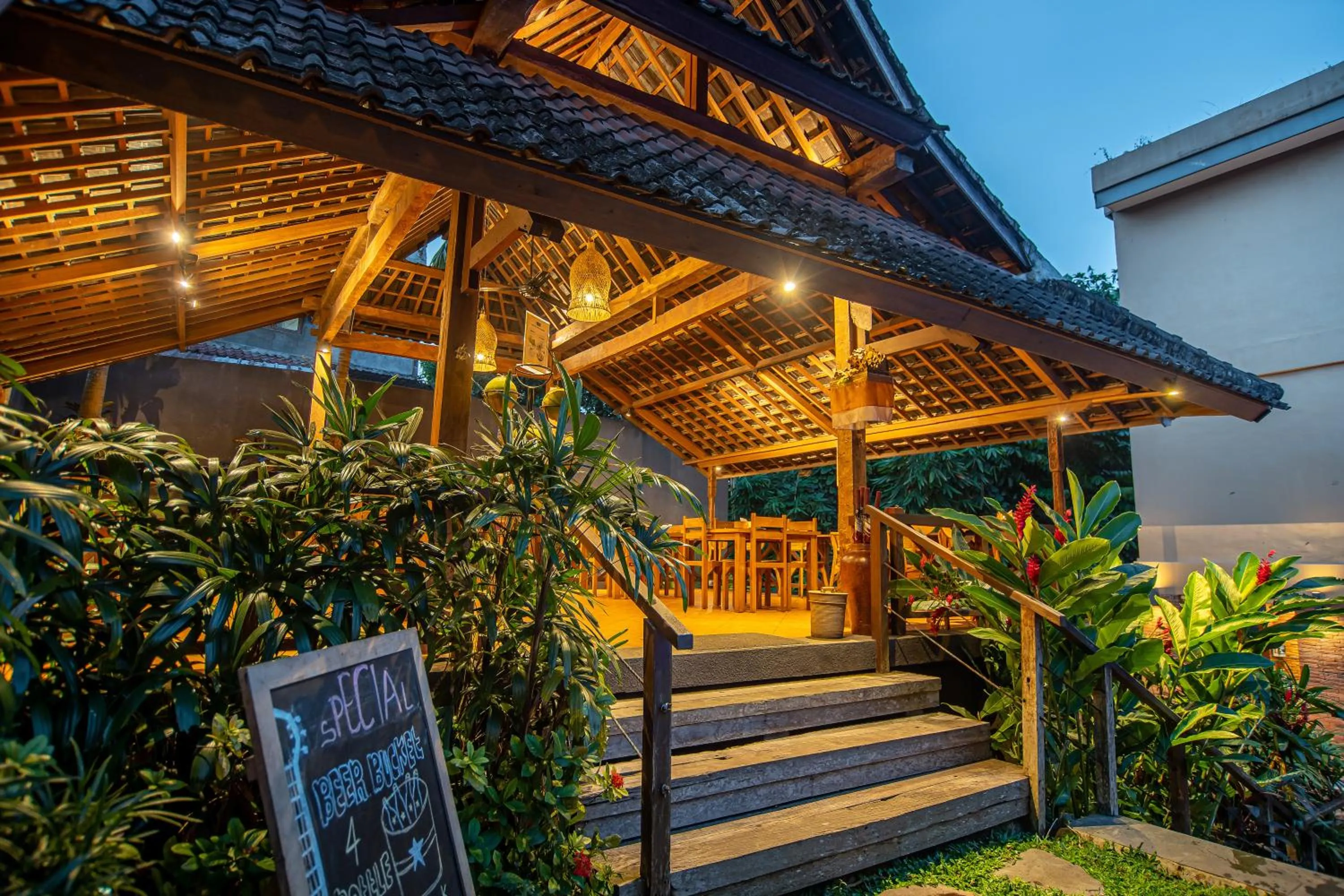 Restaurant/places to eat in Merak Village by Prasi