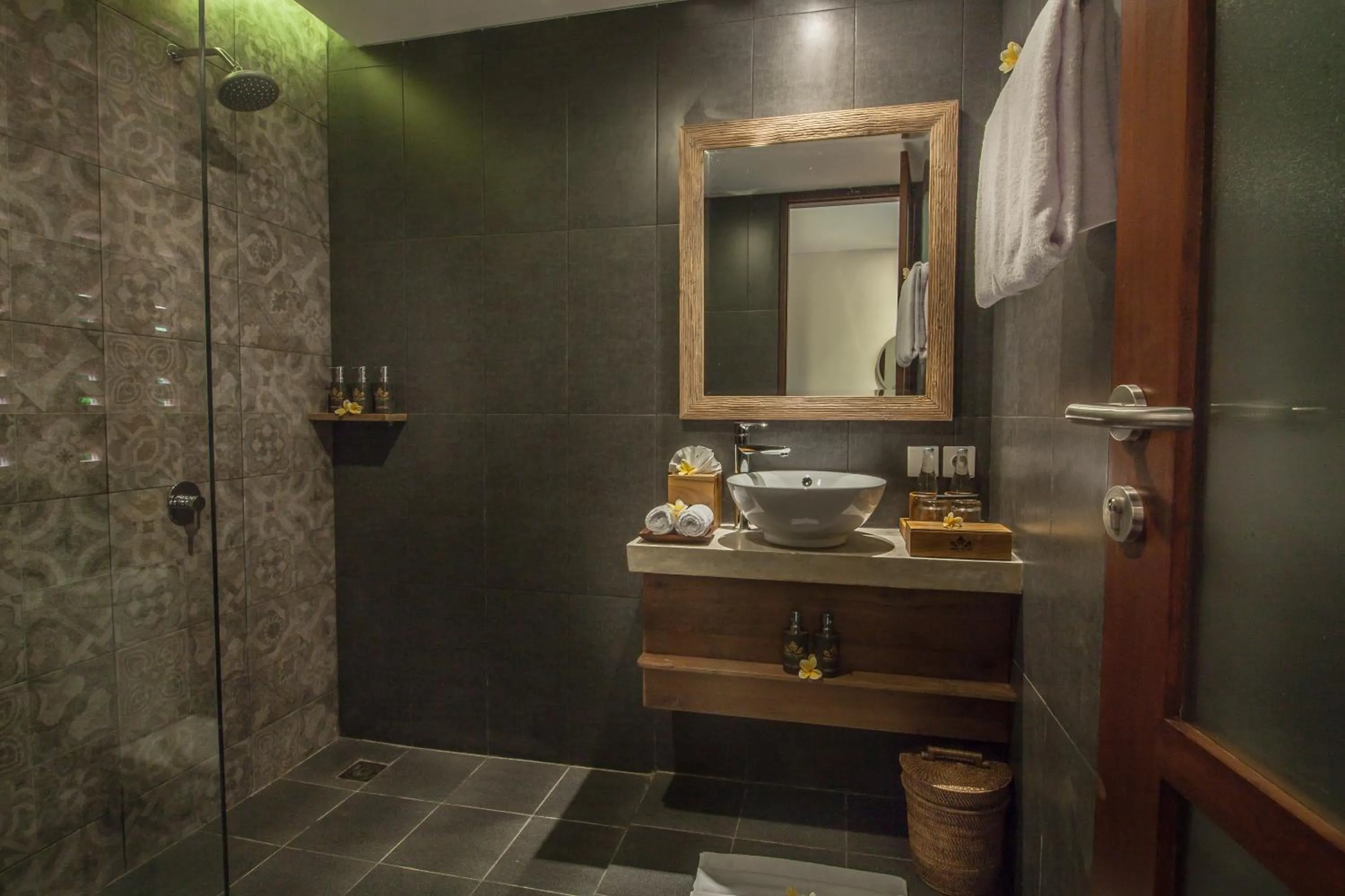 Bathroom in Merak Village by Prasi