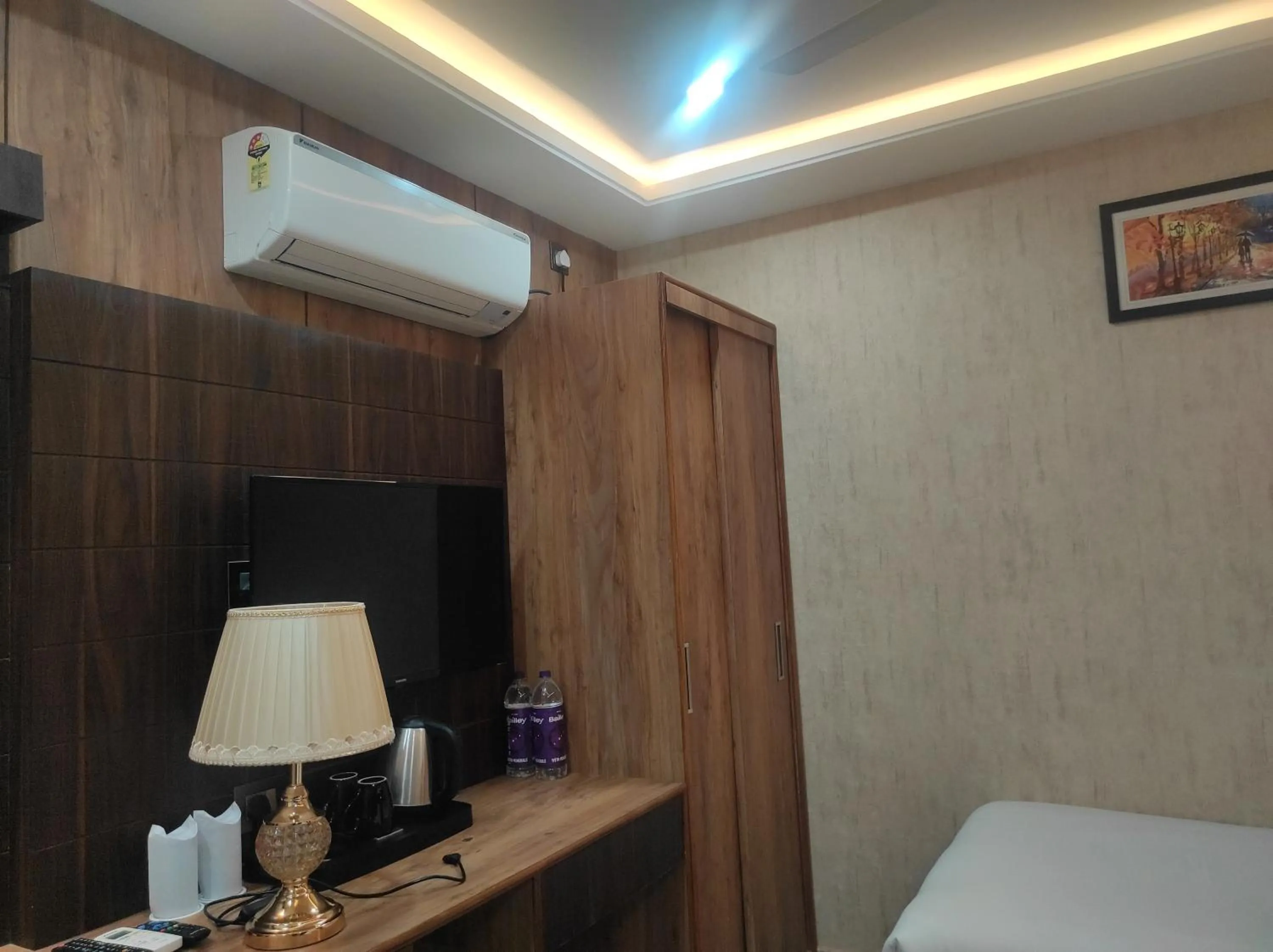 TV and multimedia, Bed in Hotel Aavas Inn