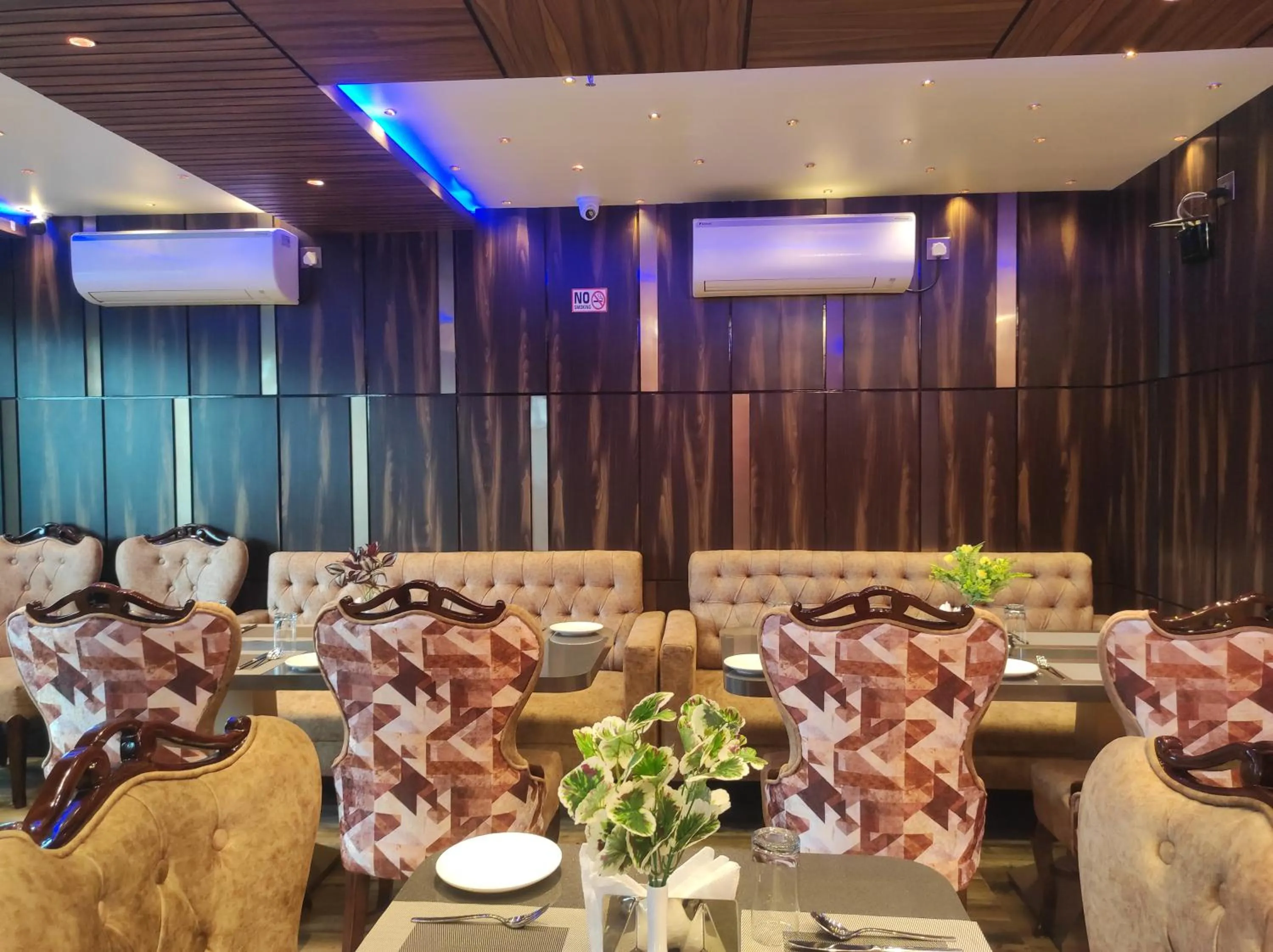 Restaurant/places to eat in Hotel Aavas Inn