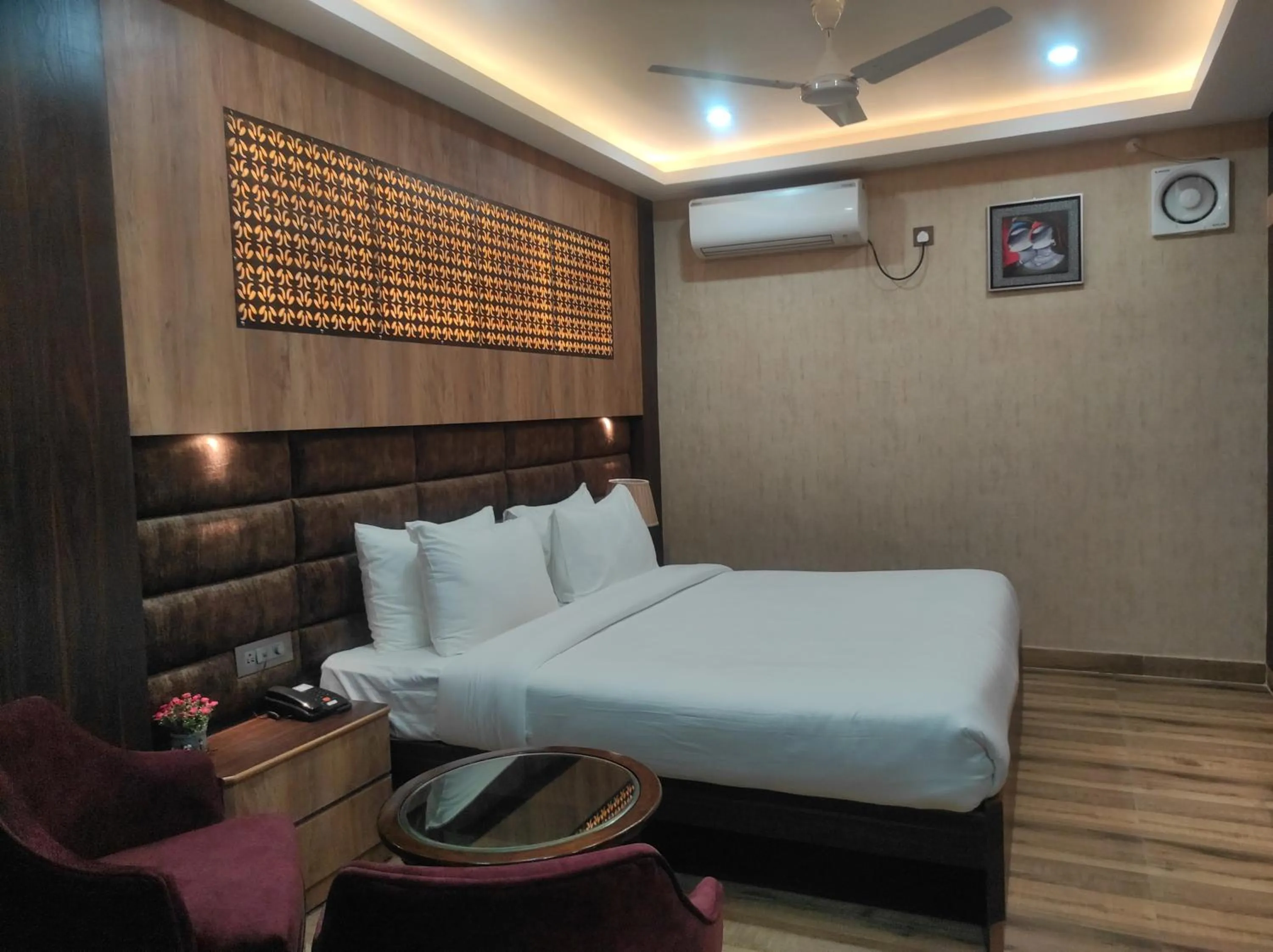 Photo of the whole room, Bed in Hotel Aavas Inn