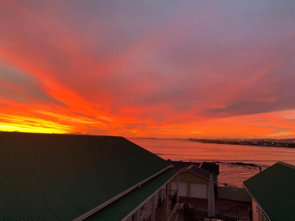 Sunset in Gordon's Beach Lodge